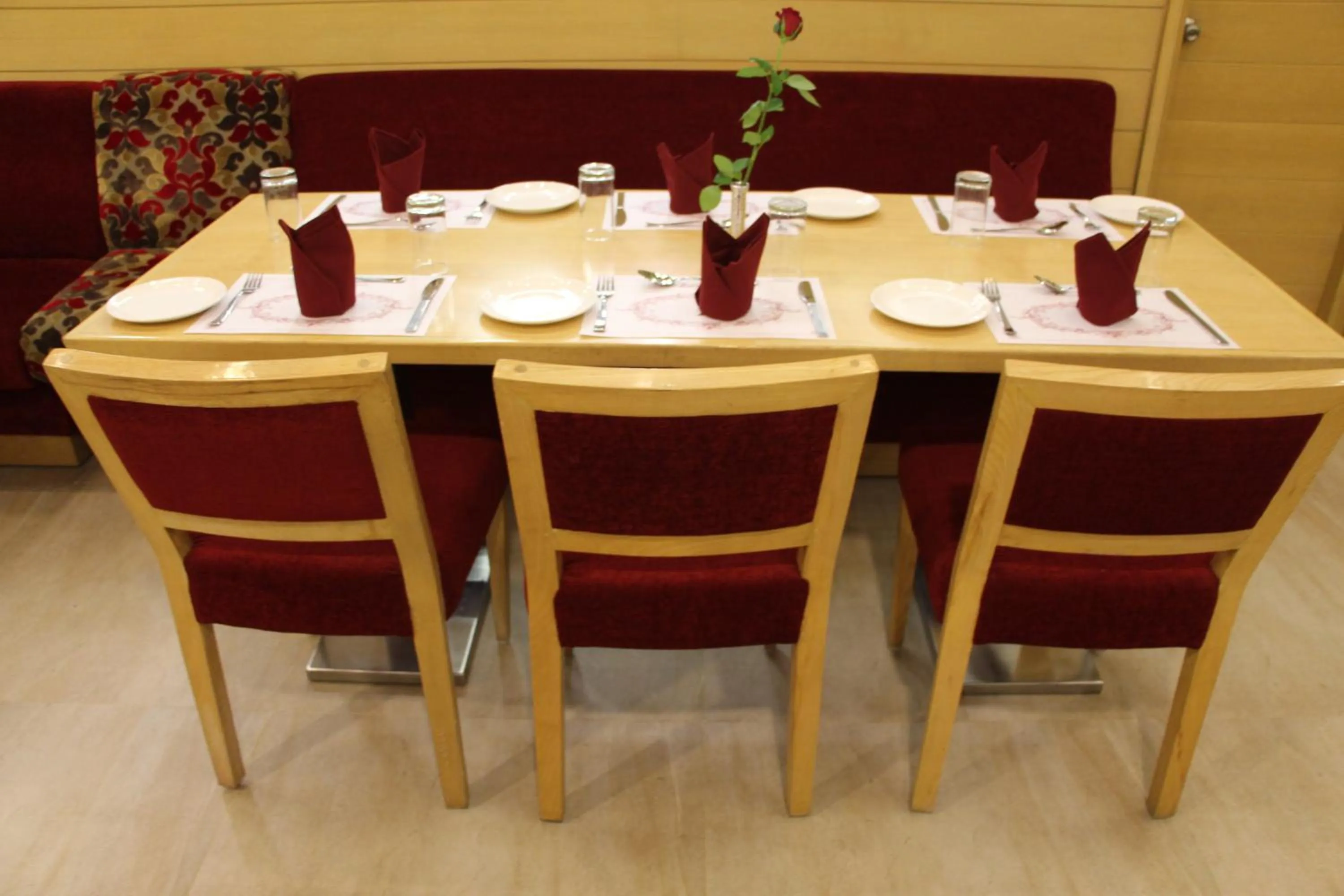 Restaurant/places to eat in Hotel Dasaprakash