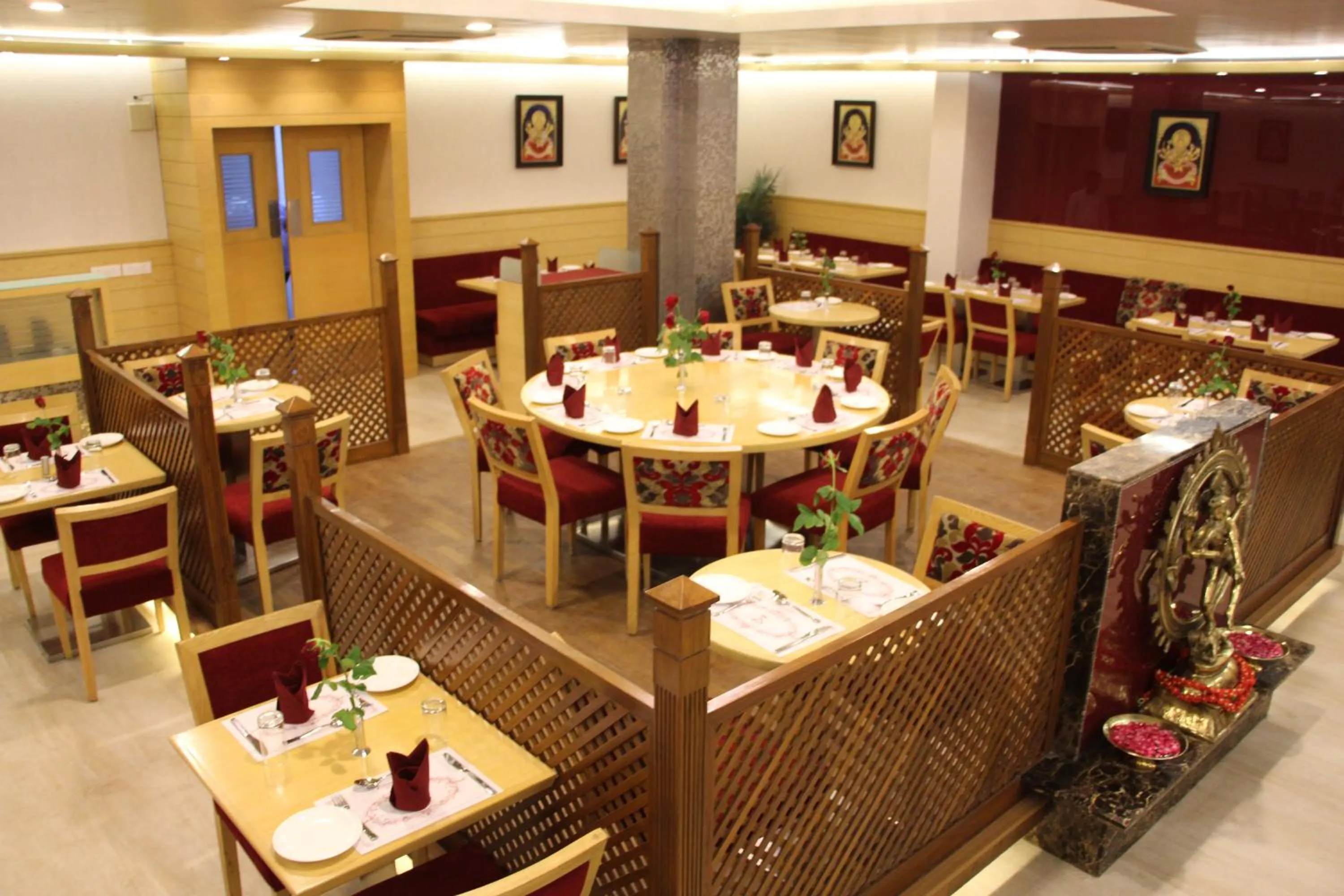 Restaurant/places to eat in Hotel Dasaprakash