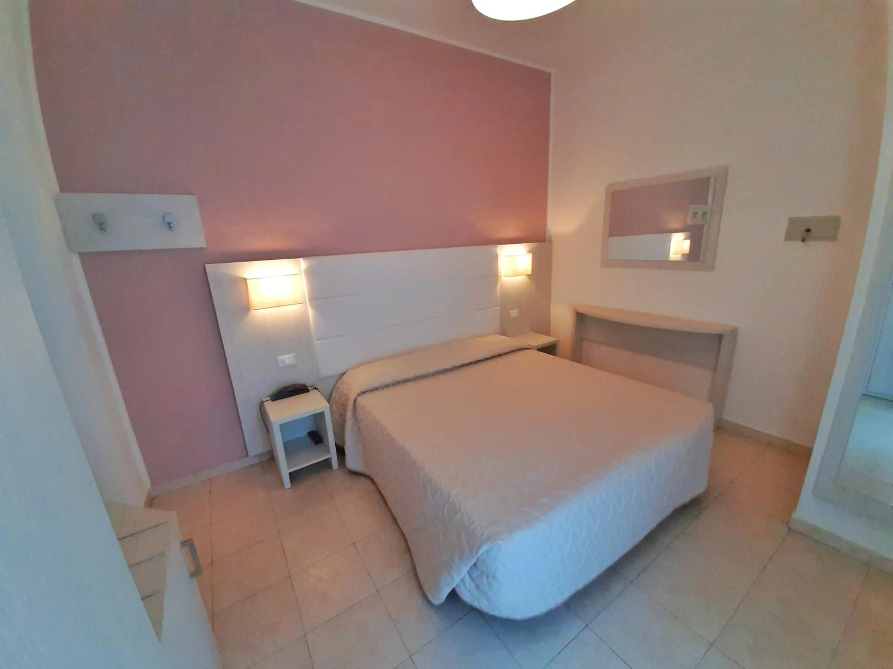 Photo of the whole room, Bed in Hotel Foschi-Peninsula