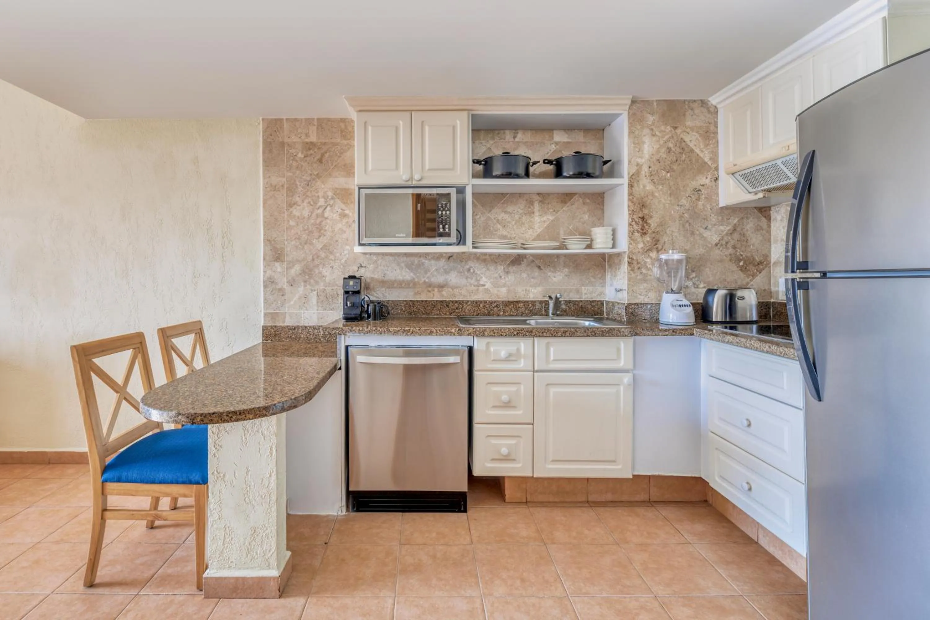 Kitchen or kitchenette in Fiesta Americana Cancun Villas