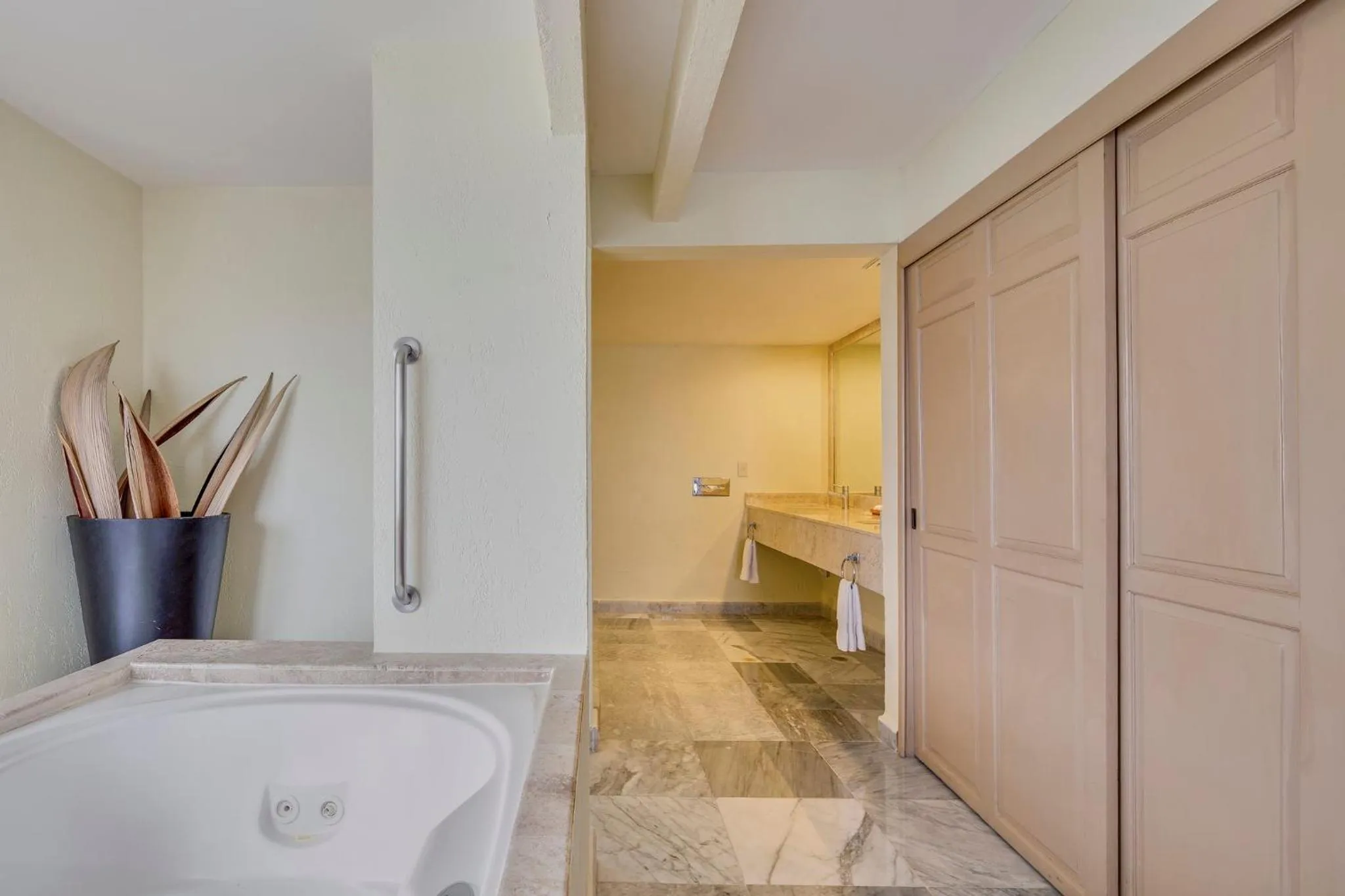 Photo of the whole room in Fiesta Americana Cancun Villas