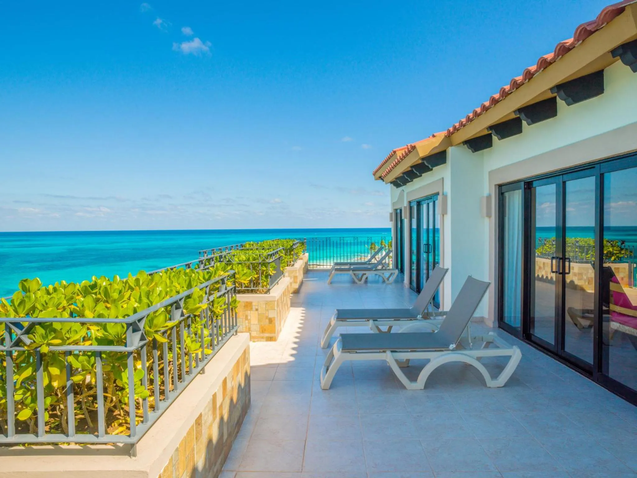 Photo of the whole room in Fiesta Americana Cancun Villas