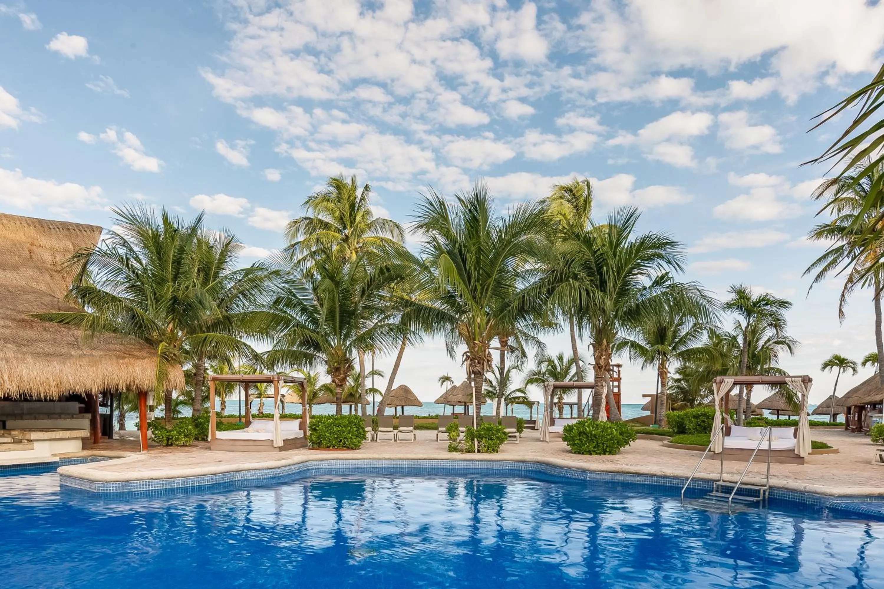 Swimming pool in Fiesta Americana Cancun Villas