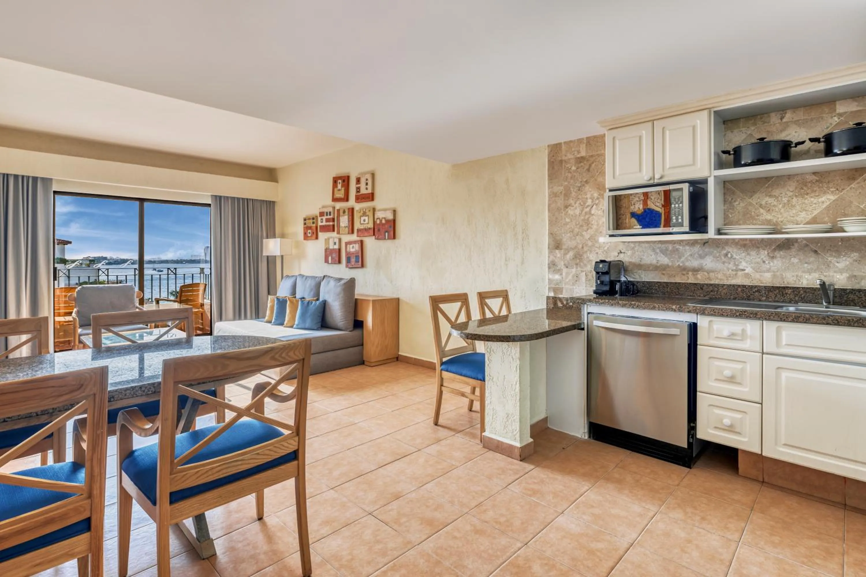 Kitchen or kitchenette in Fiesta Americana Cancun Villas