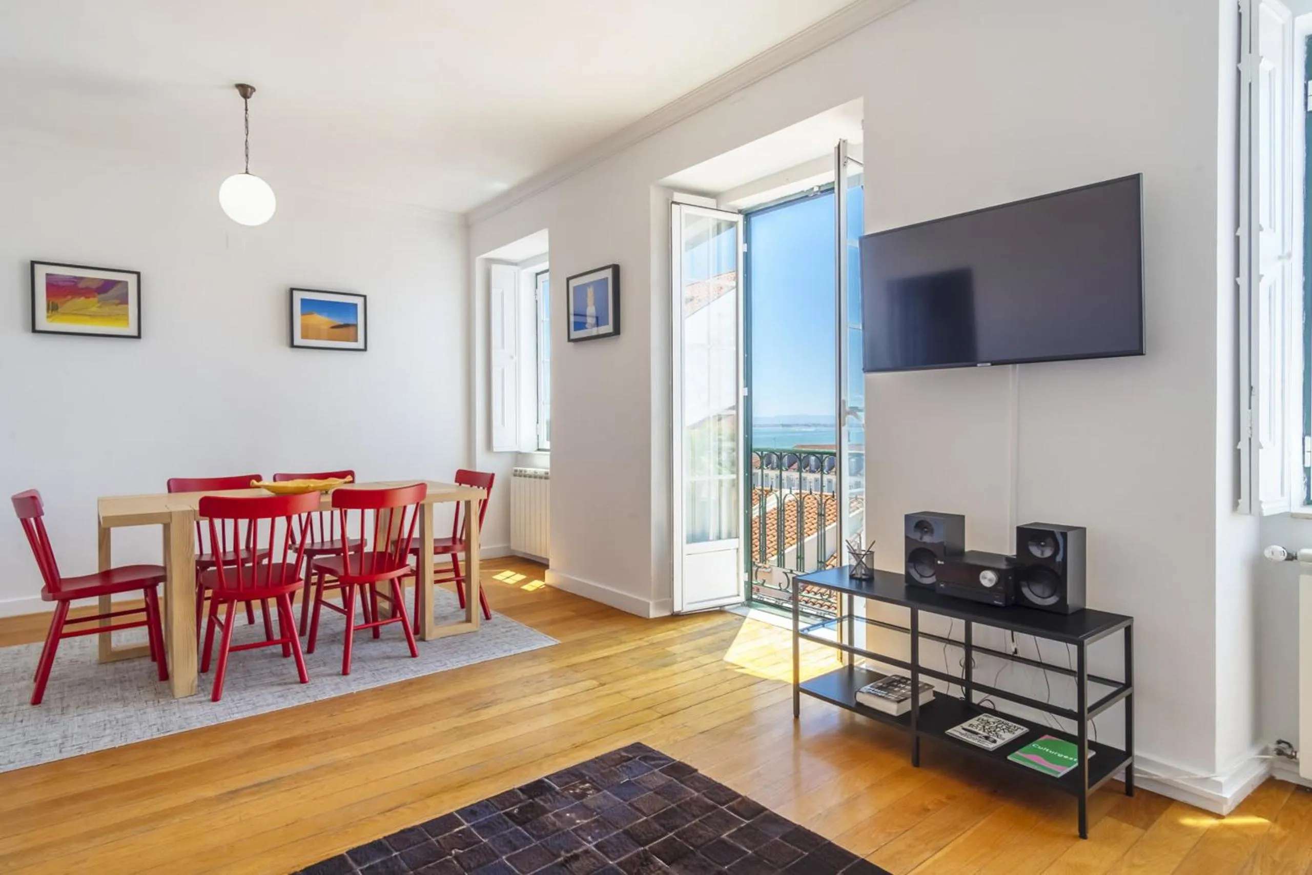 Communal lounge/ TV room in LV Premier Bica River View