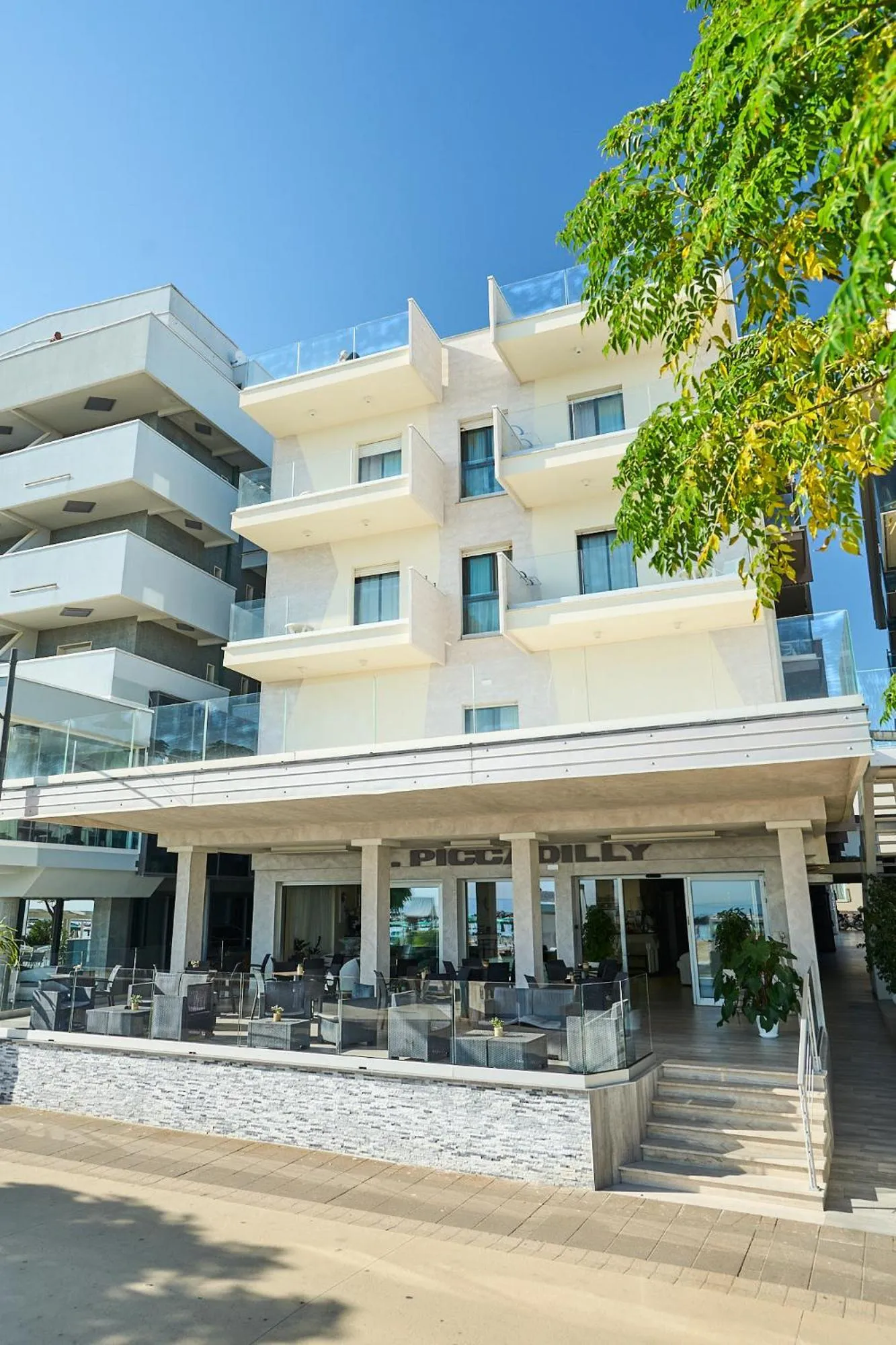 Property building in Hotel Piccadilly