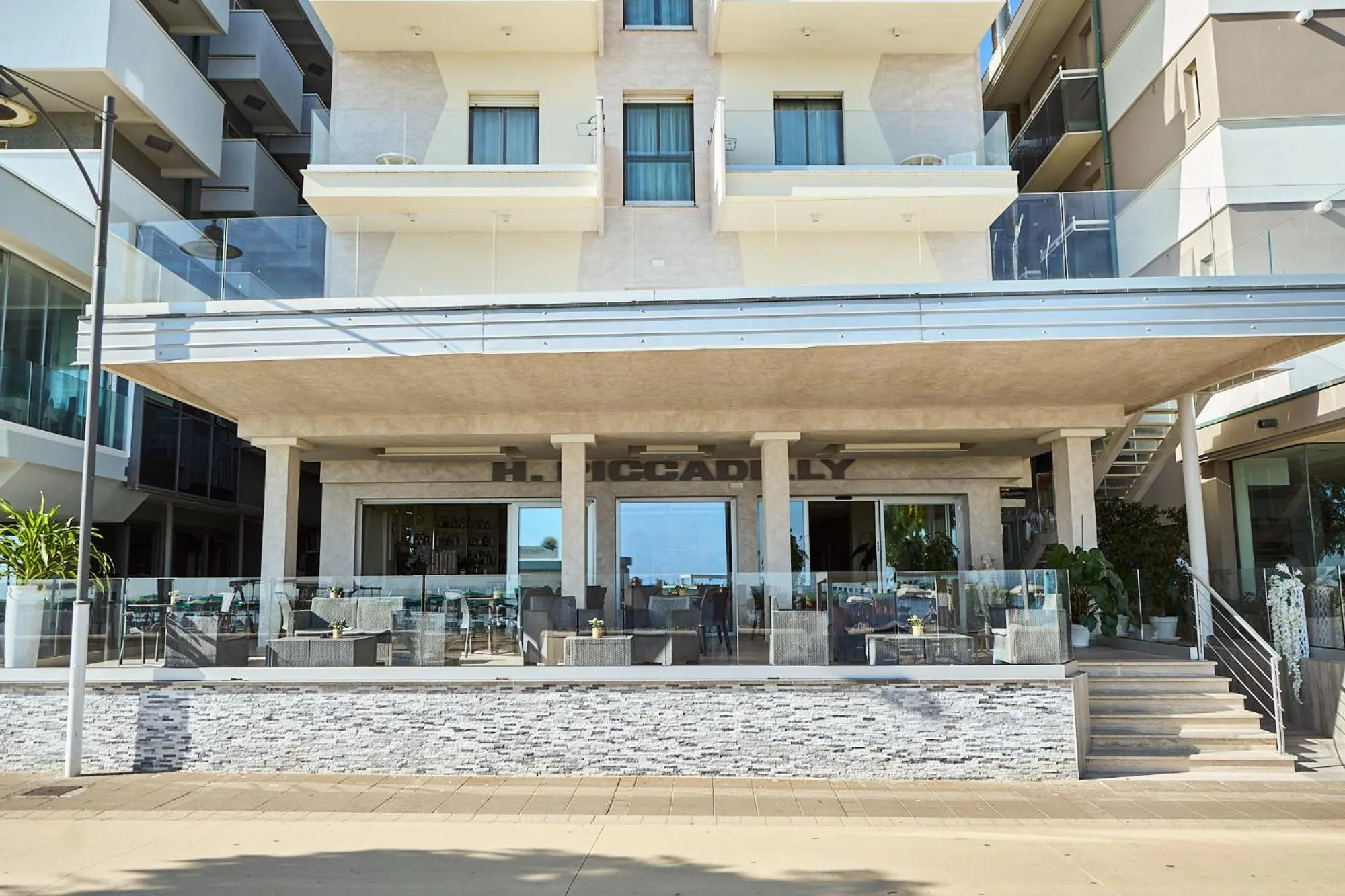 Property building in Hotel Piccadilly