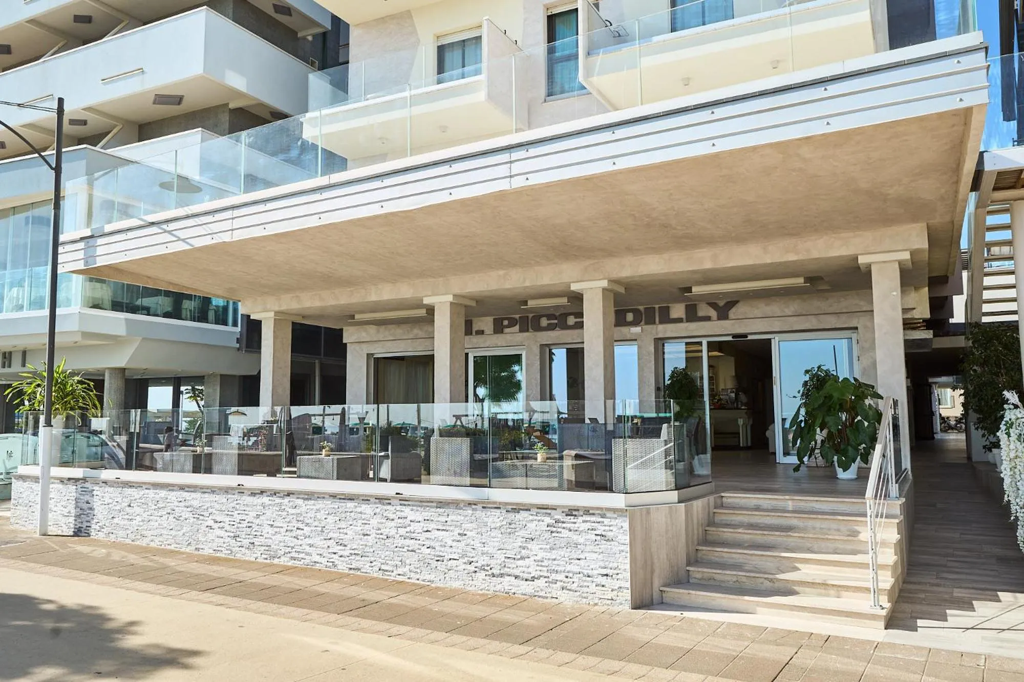 Property building in Hotel Piccadilly