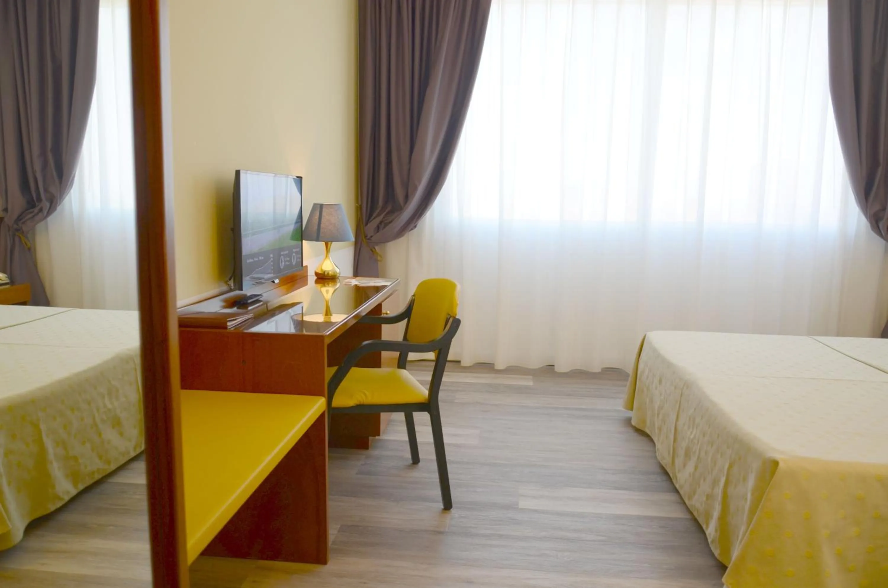 Bedroom, Bed in Hotel Krystal