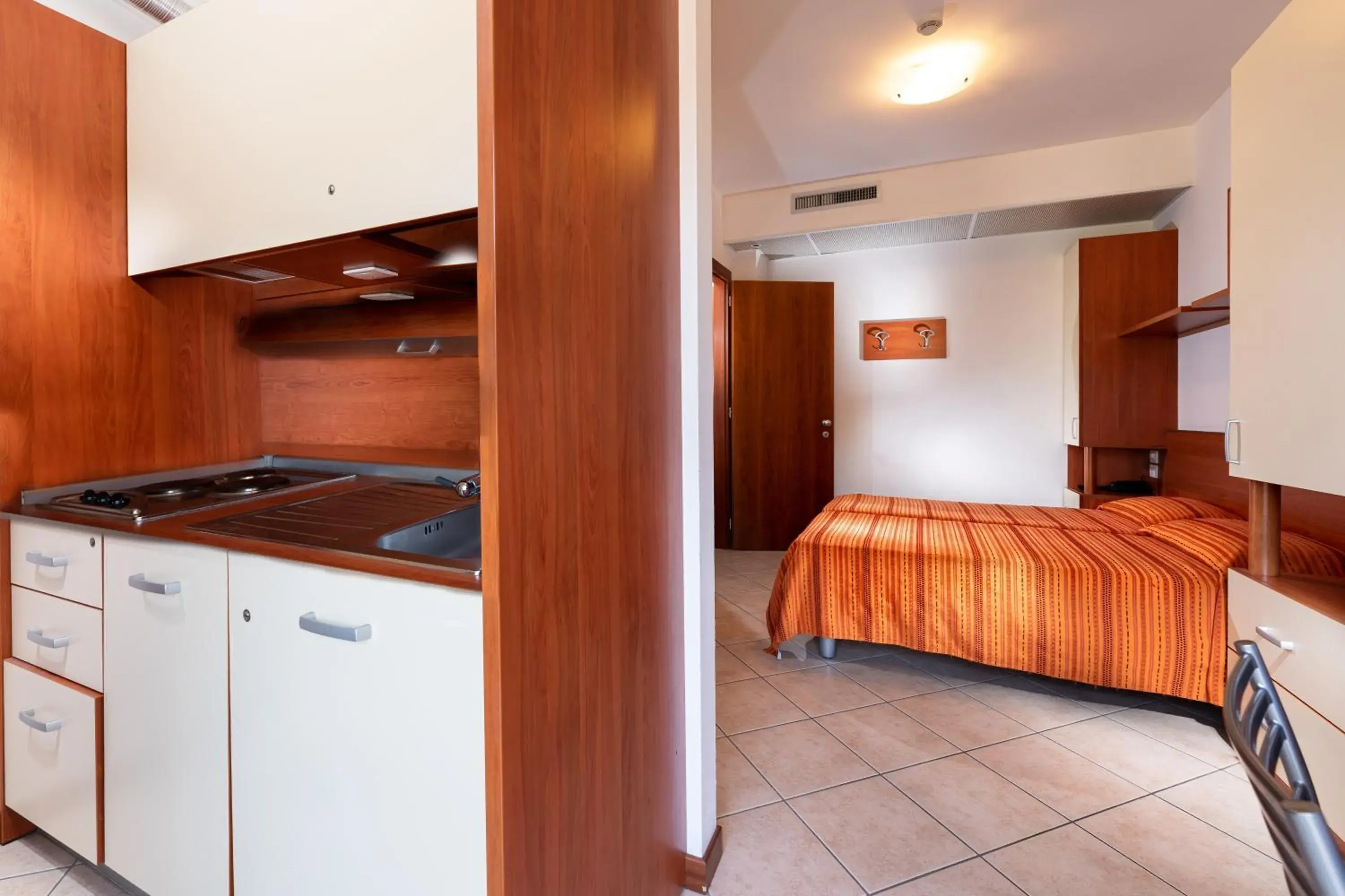 Two-Bedroom Apartment with Balcony in Hotel Sheila Two-Bedroom Apartment with Balcony in Hotel Sheila