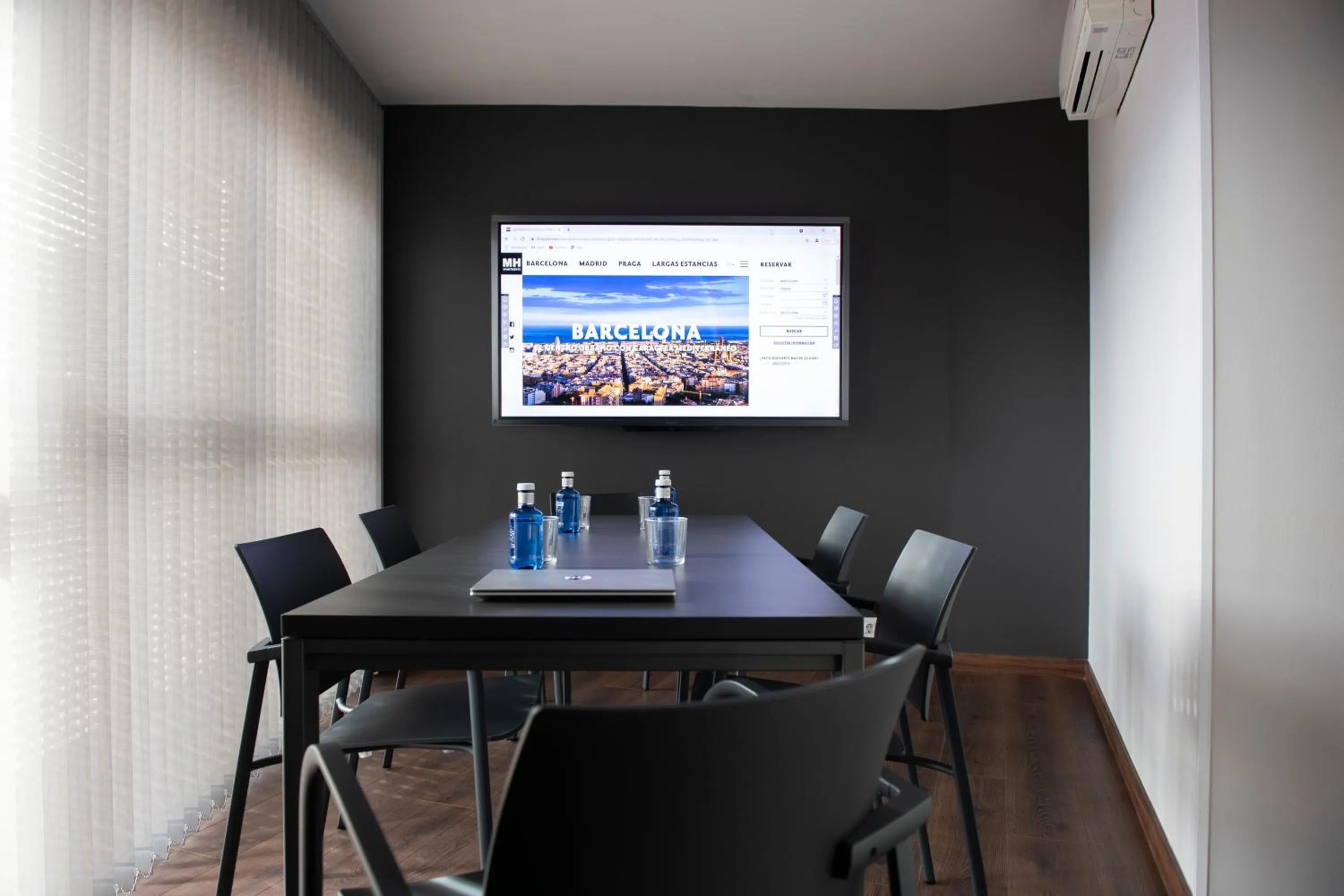 Meeting/conference room in MH Apartments Urban