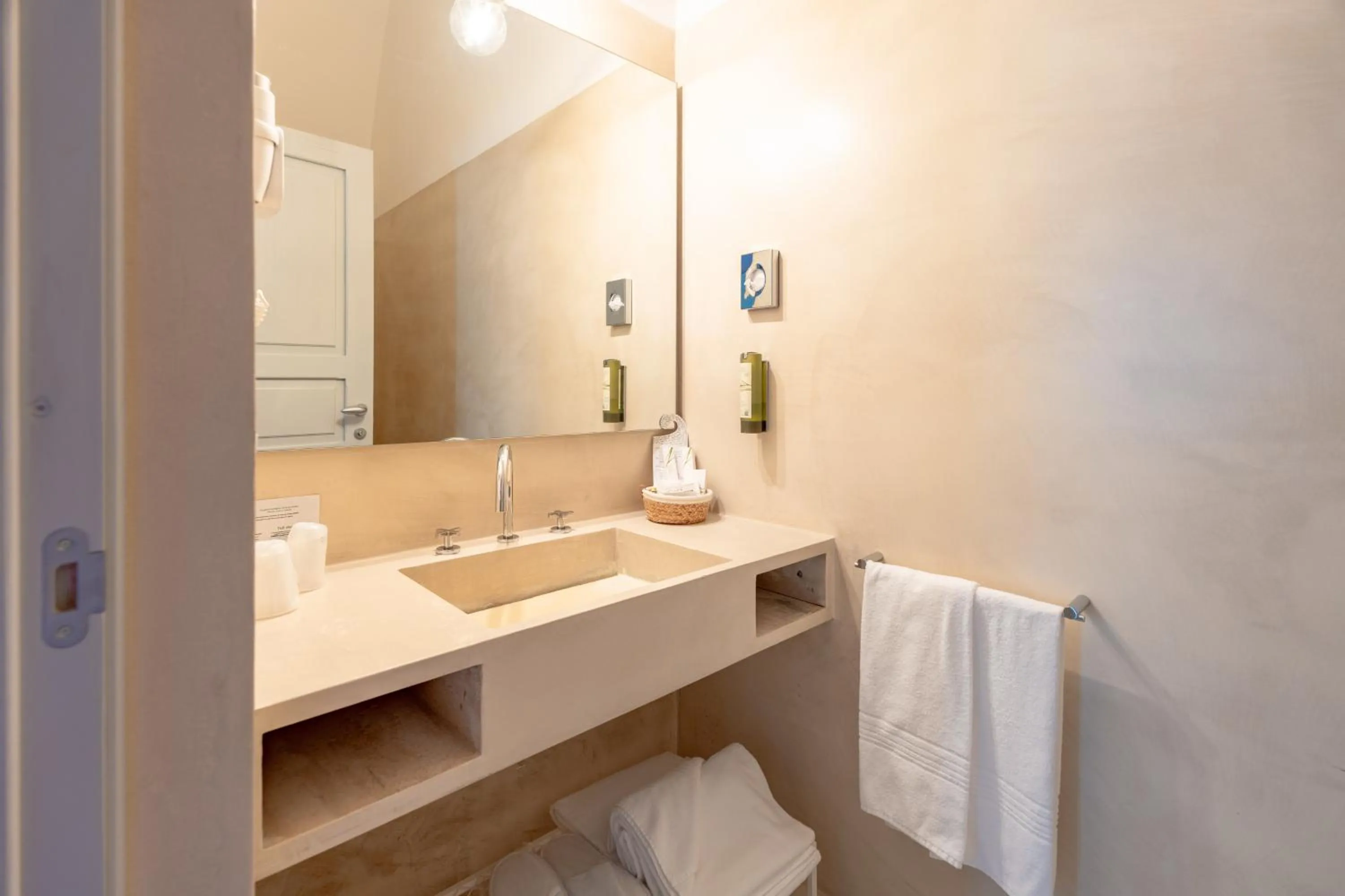 Bathroom in Donna Domenica Boutique Suites