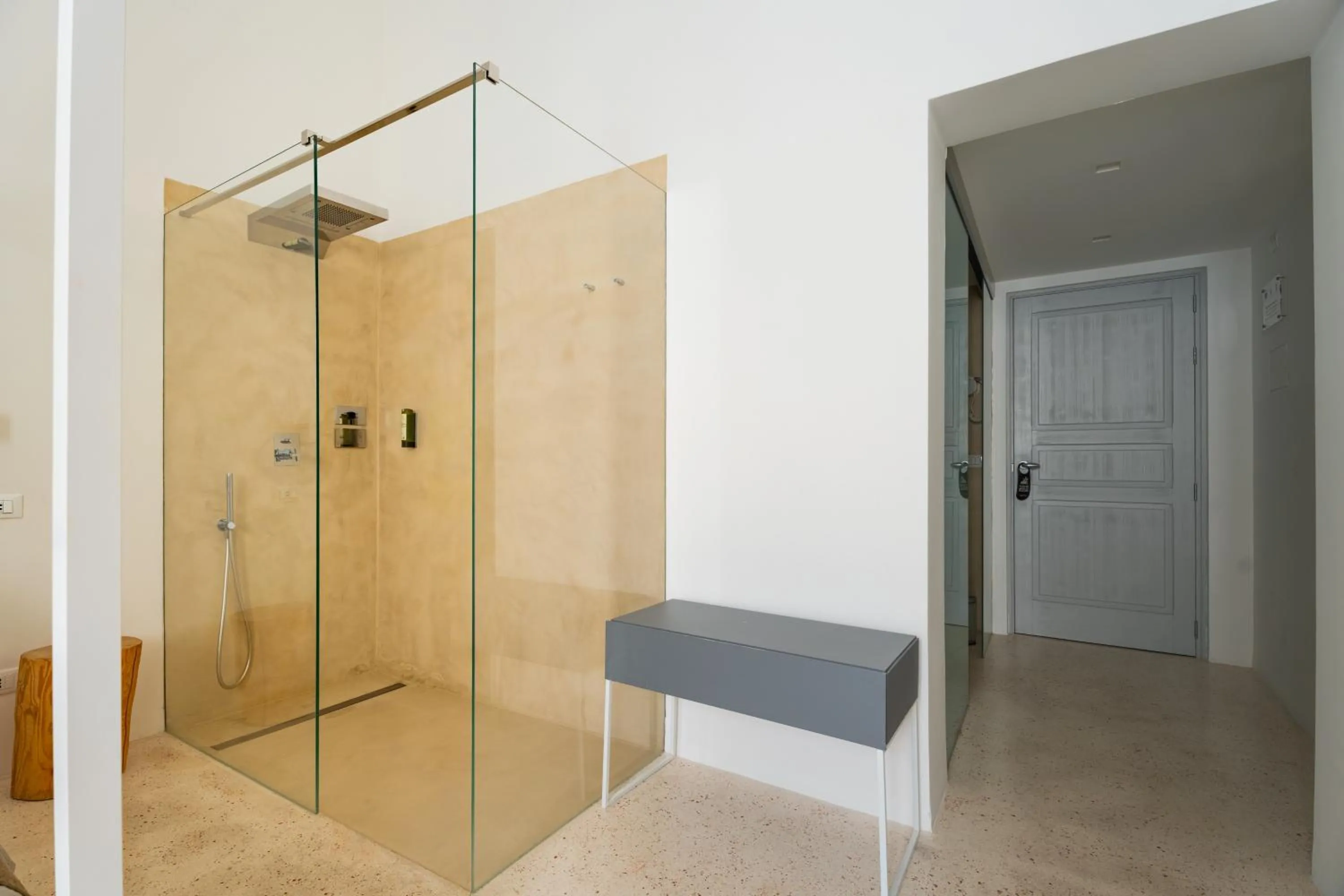 Shower in Donna Domenica Boutique Suites