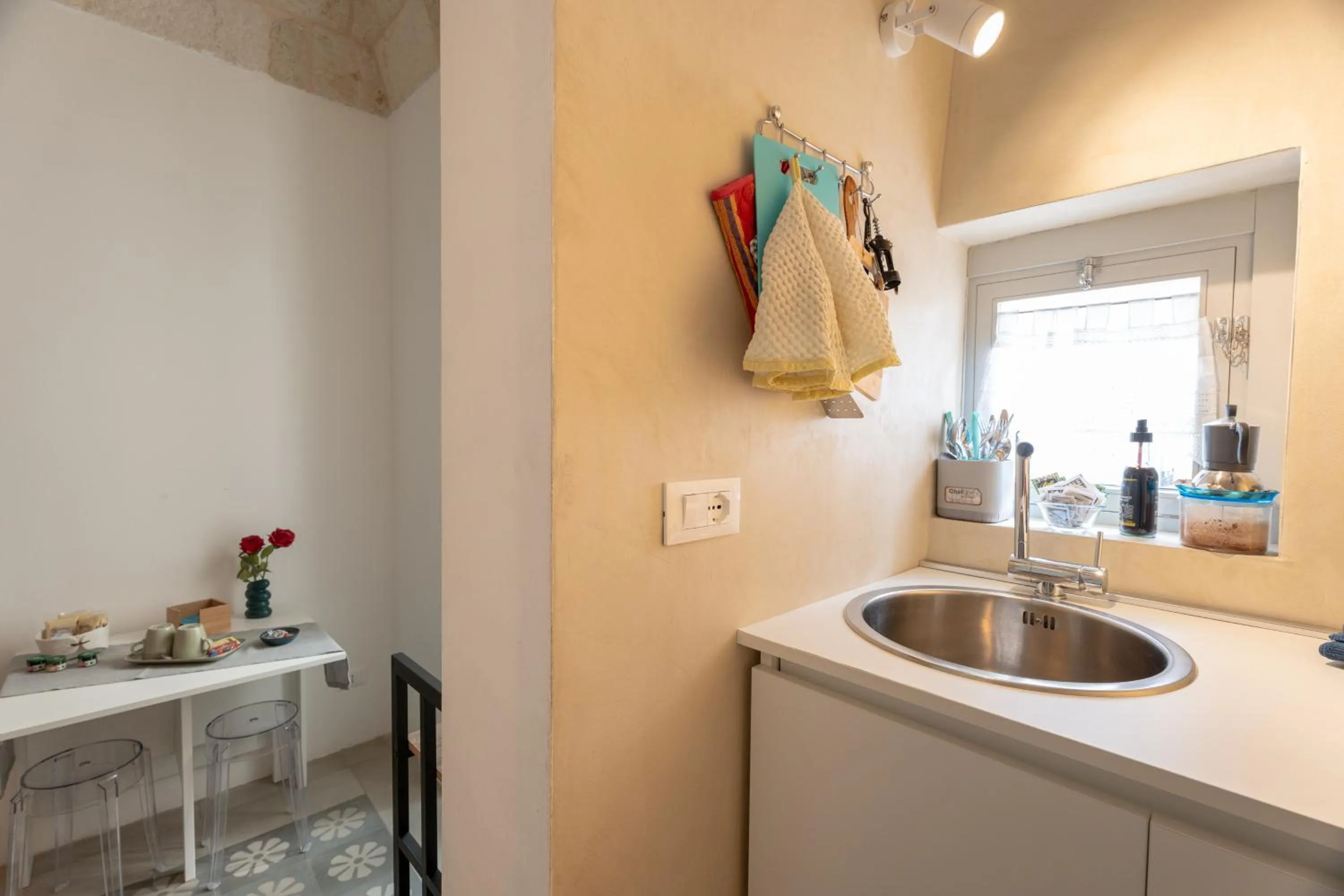 Kitchen or kitchenette in Donna Domenica Boutique Suites