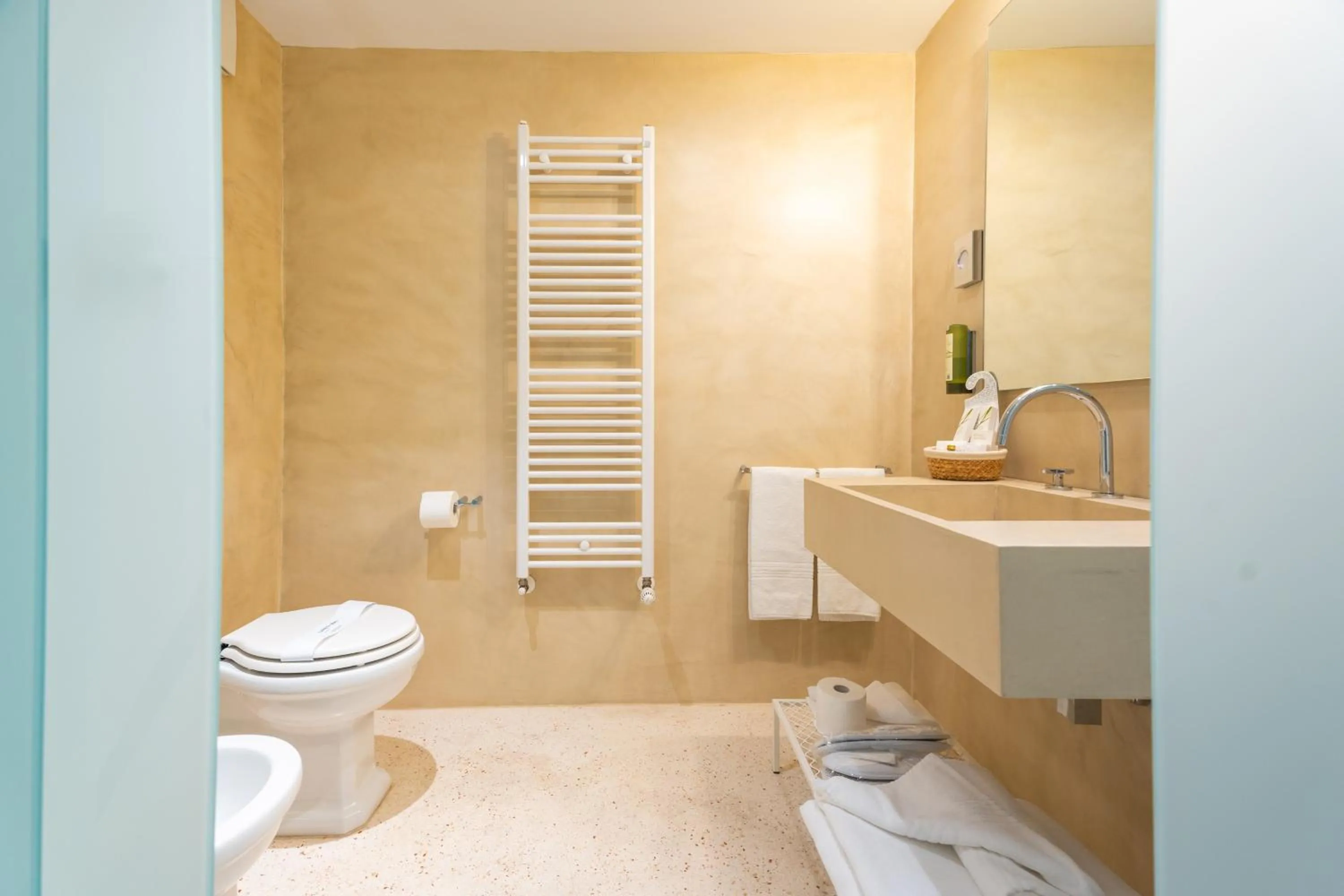 Toilet in Donna Domenica Boutique Suites