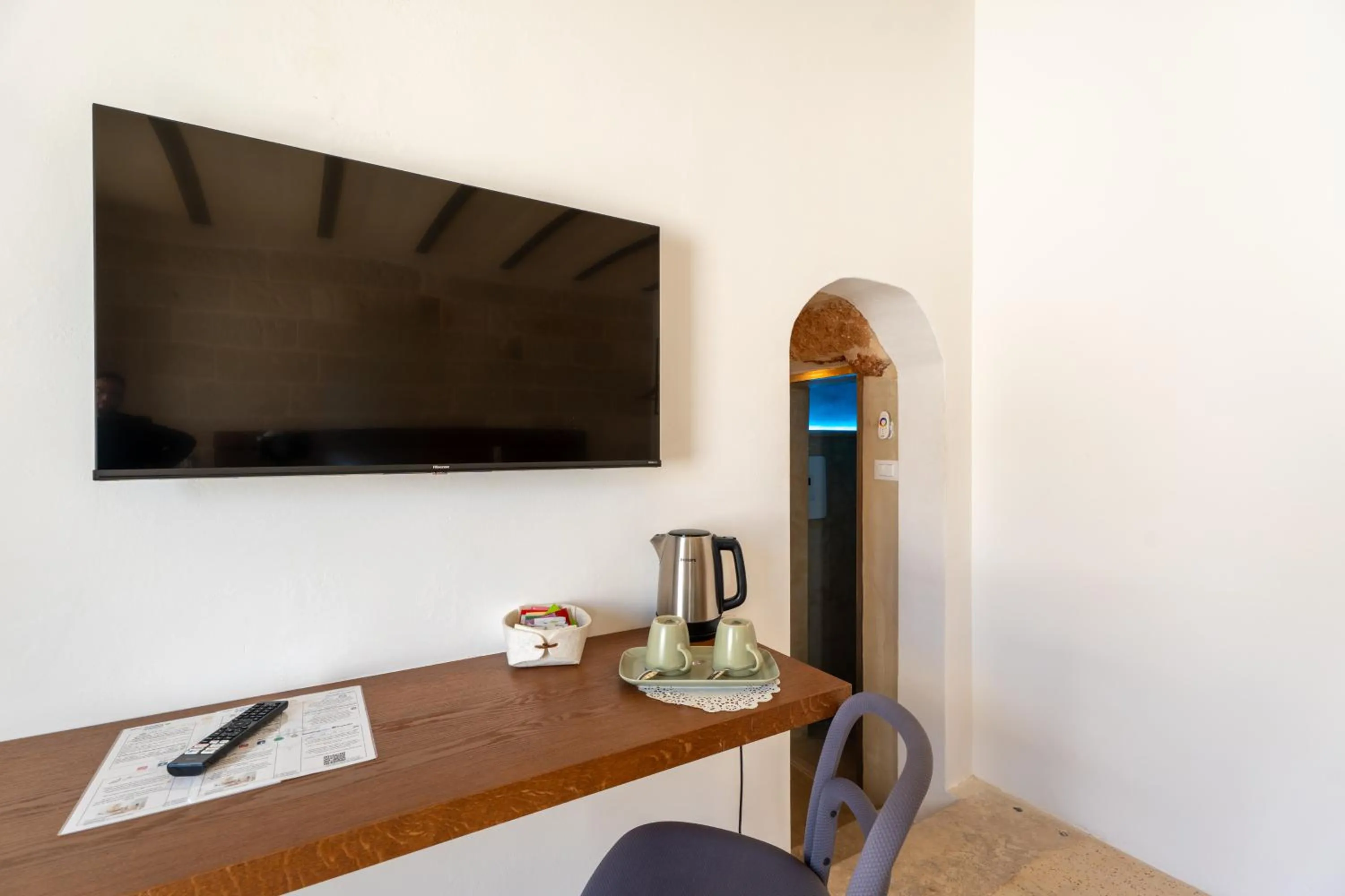 TV and multimedia in Donna Domenica Boutique Suites