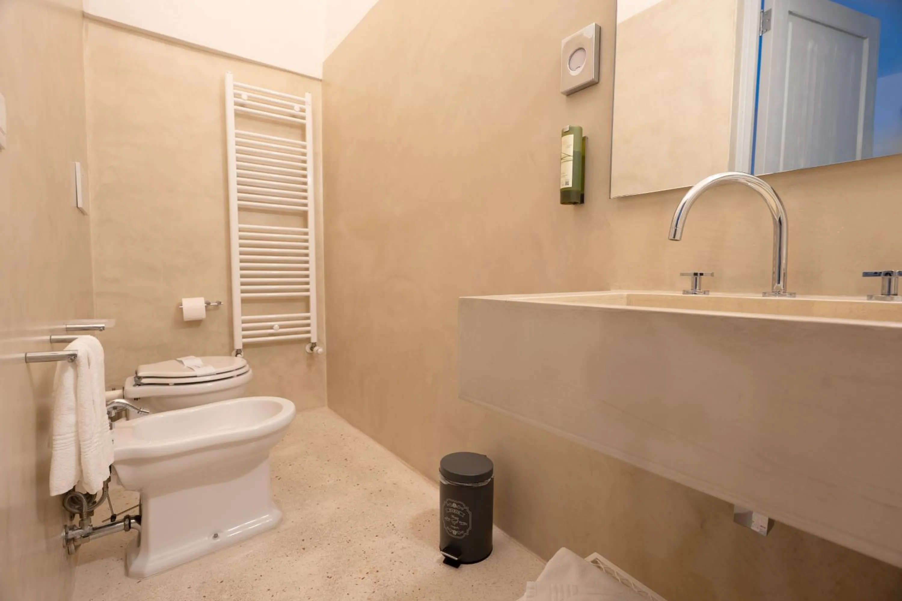 Toilet in Donna Domenica Boutique Suites