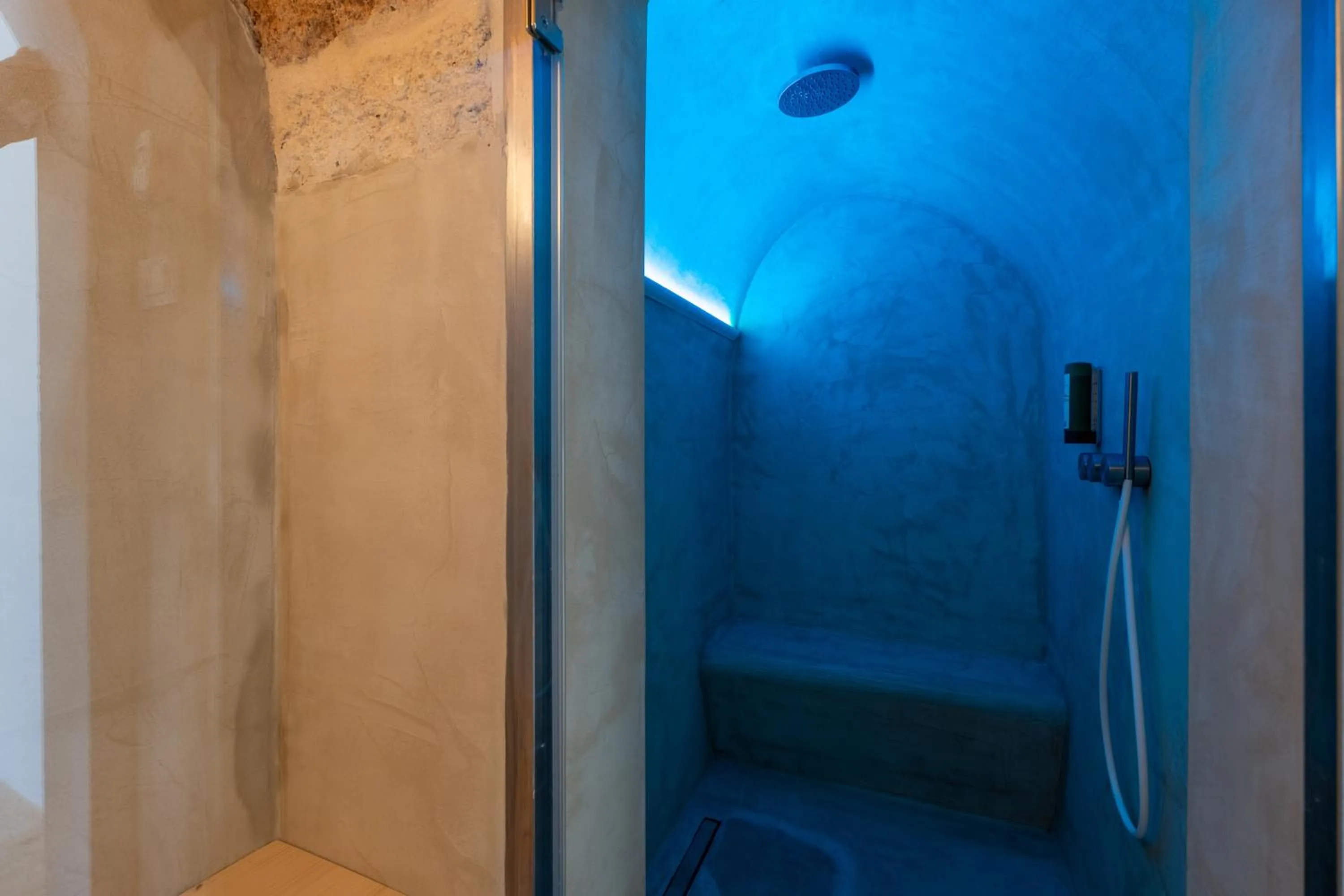 Shower in Donna Domenica Boutique Suites