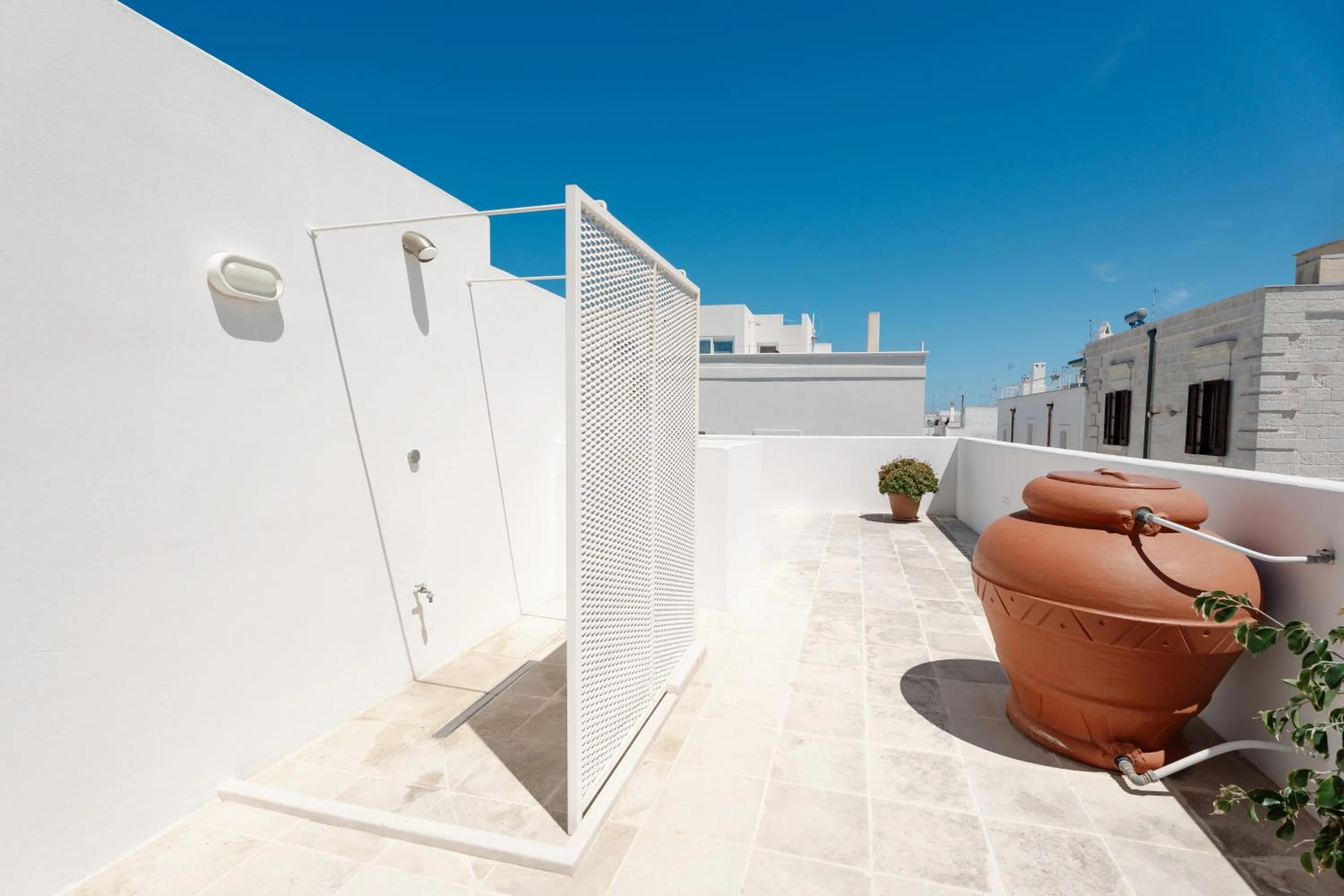 Shower in Donna Domenica Boutique Suites