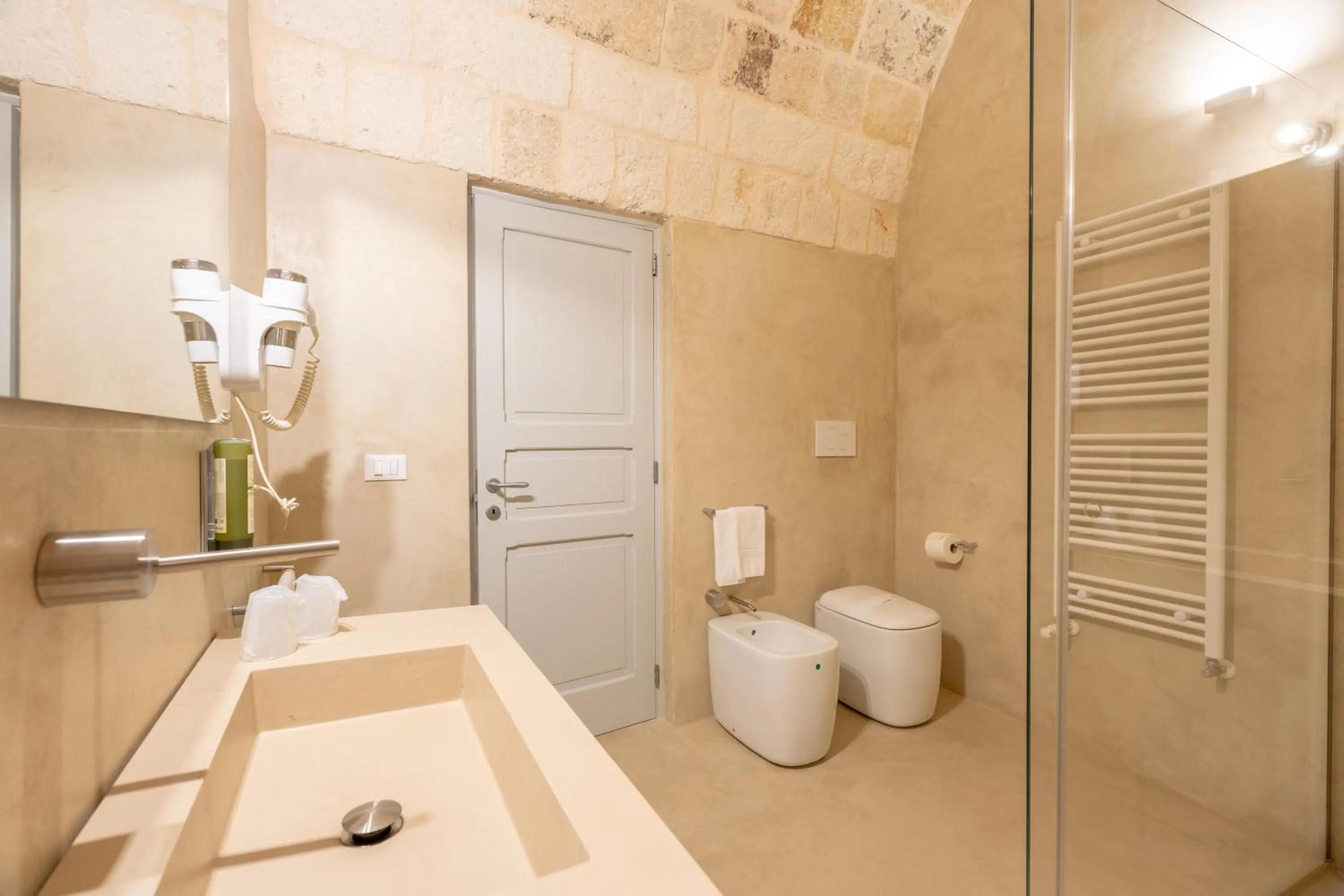 Shower in Donna Domenica Boutique Suites