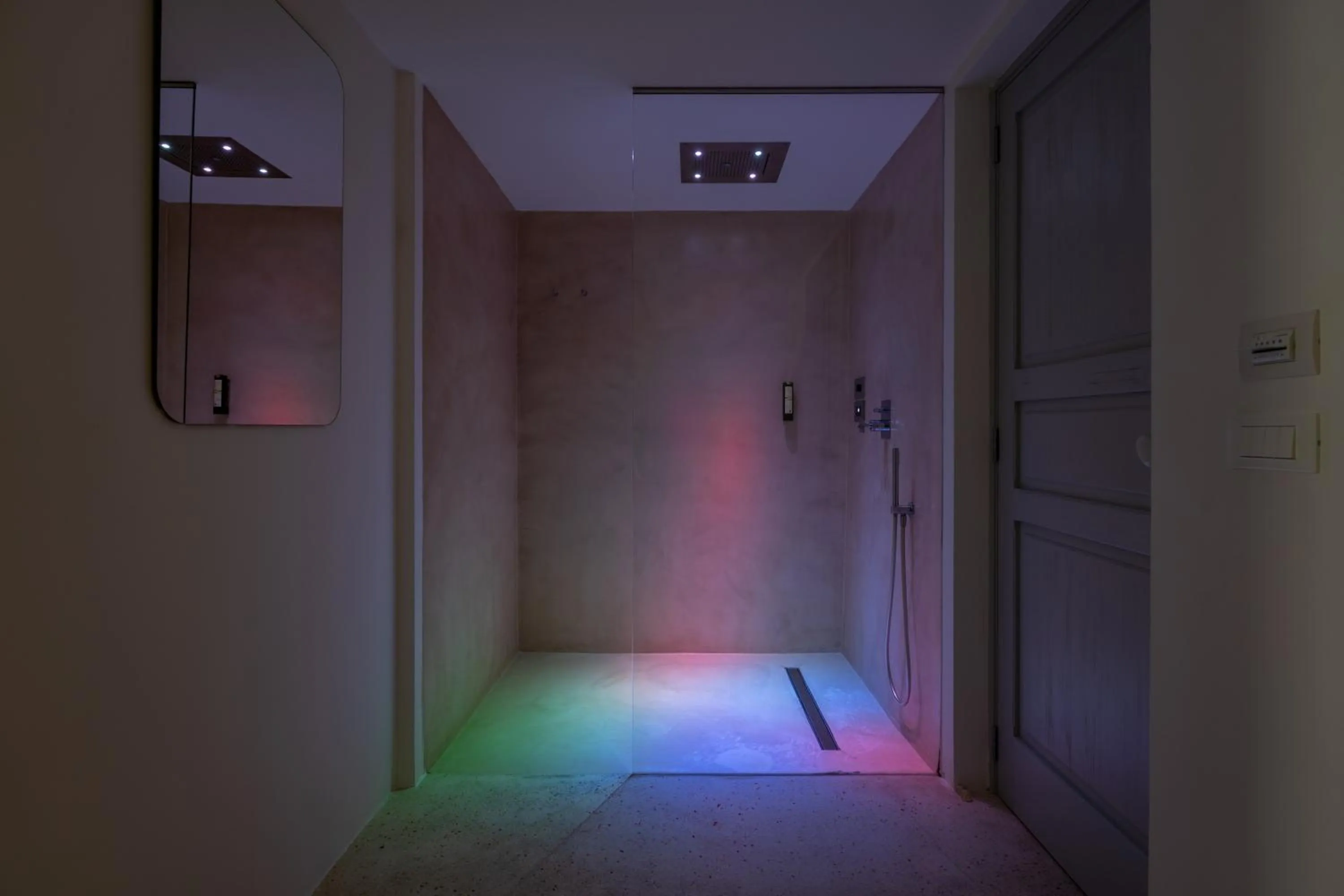 Shower in Donna Domenica Boutique Suites