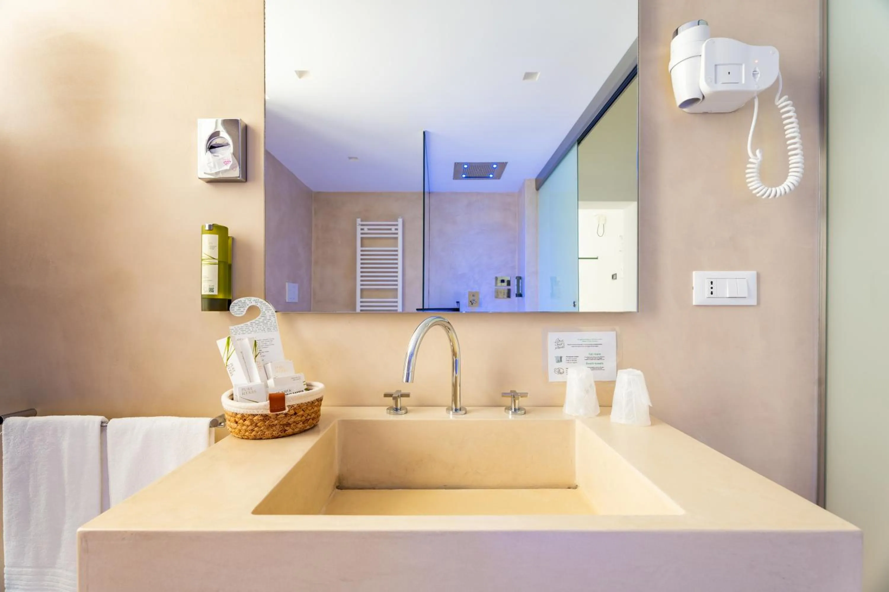 Bathroom in Donna Domenica Boutique Suites