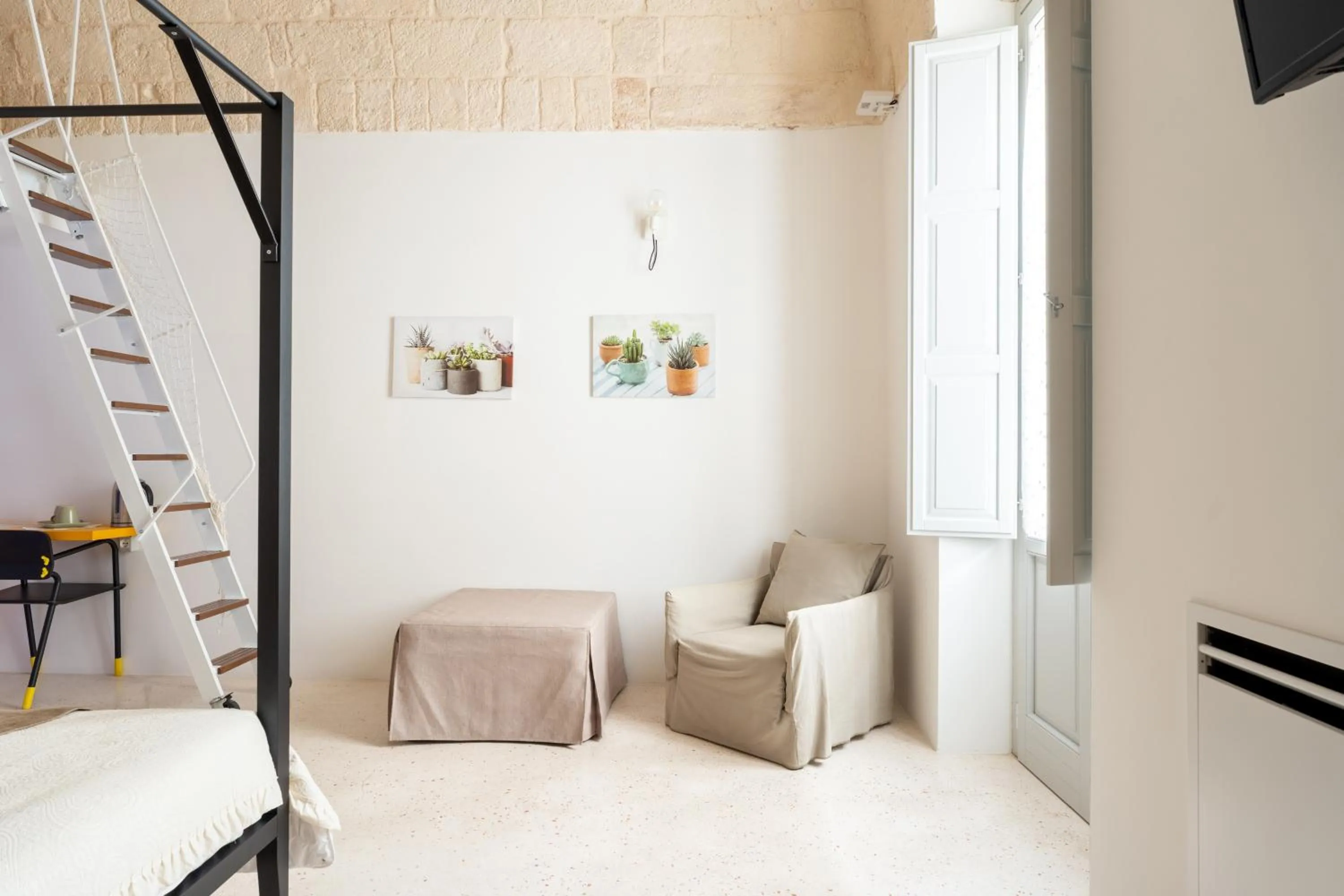 Photo of the whole room, Bed in Donna Domenica Boutique Suites