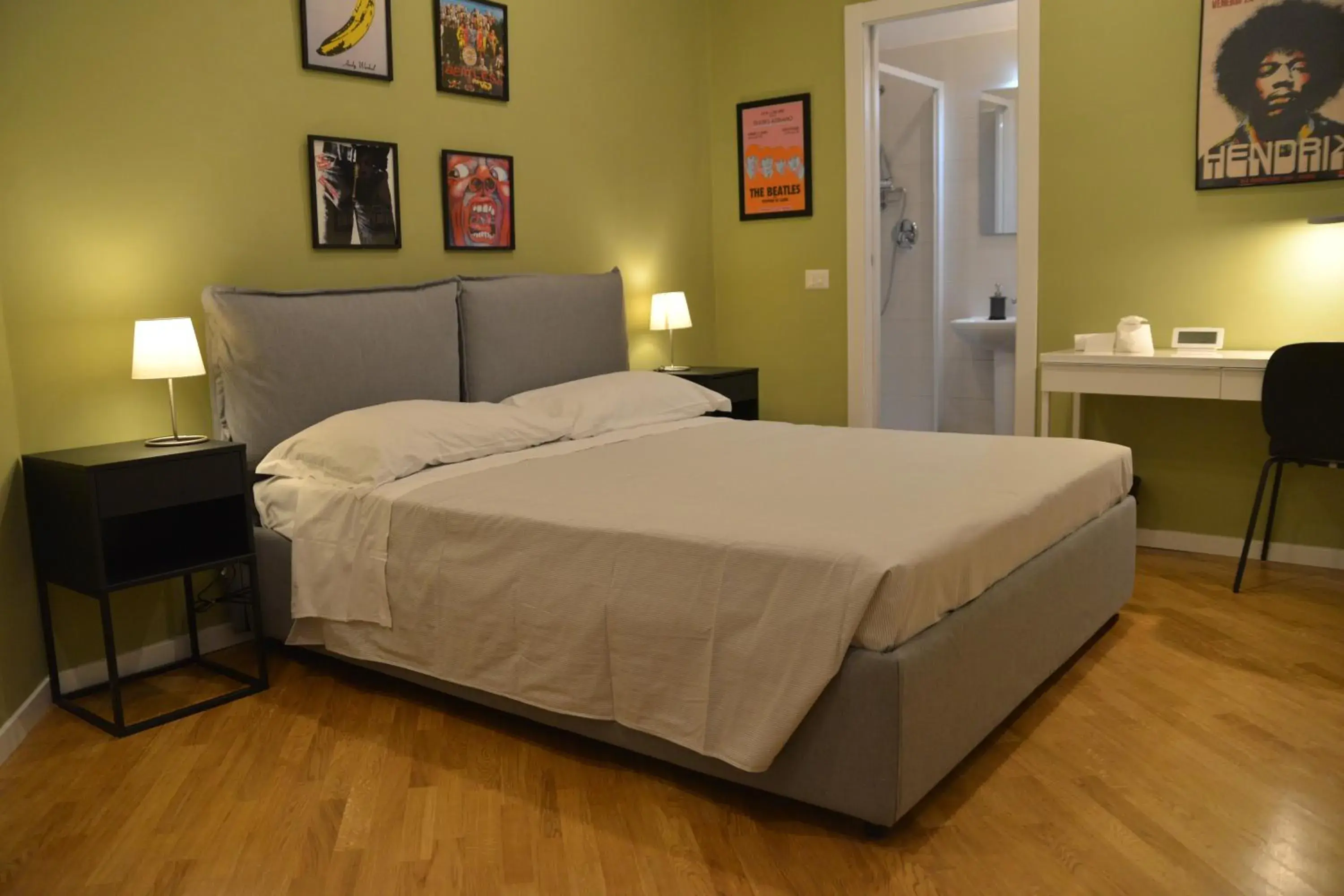 Double Room with Private Bathroom in All You Need is Rome Guesthouse Double Room with Private Bathroom in All You Need is Rome Guesthouse