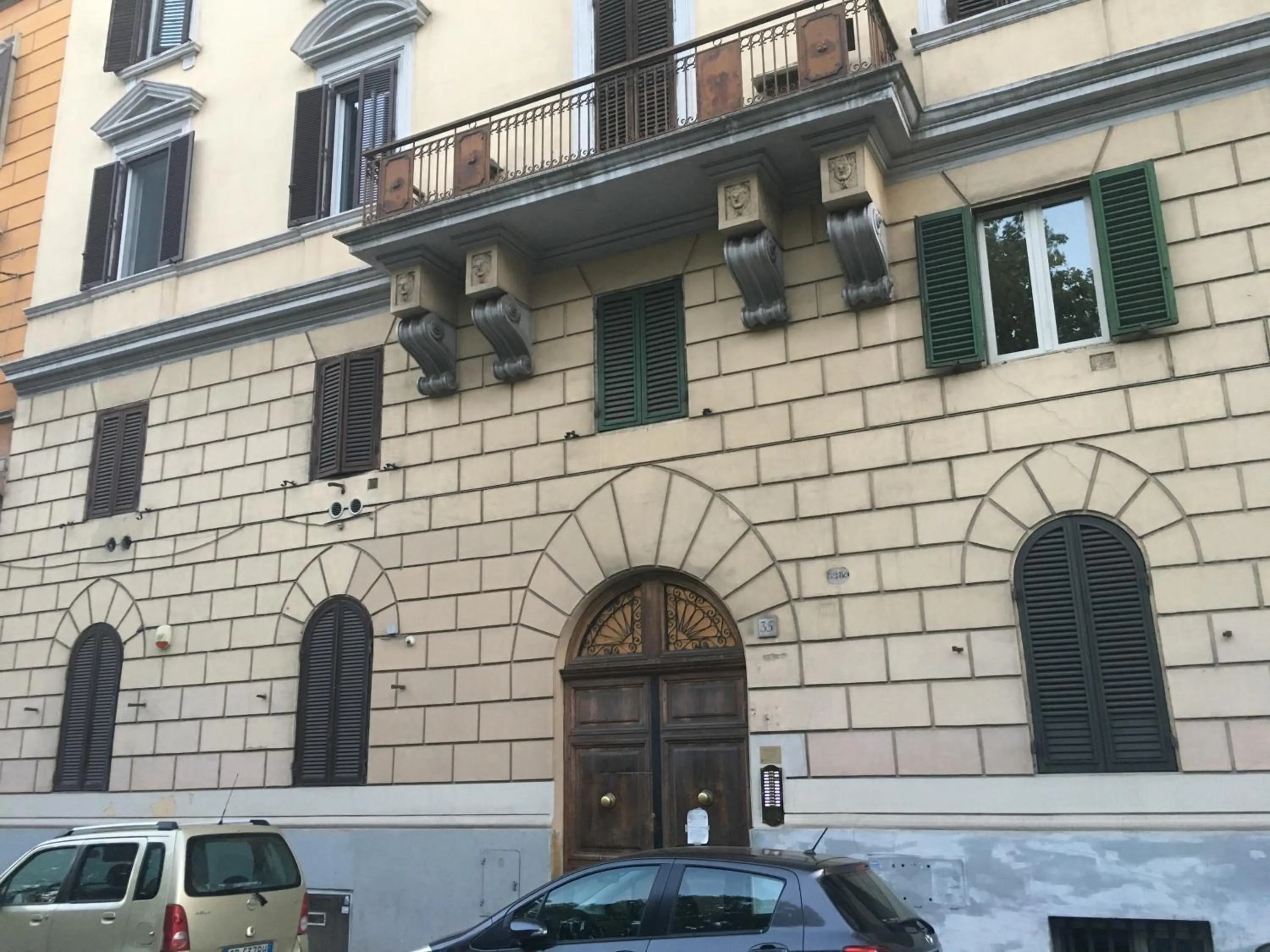 Property building in All You Need is Rome Guesthouse