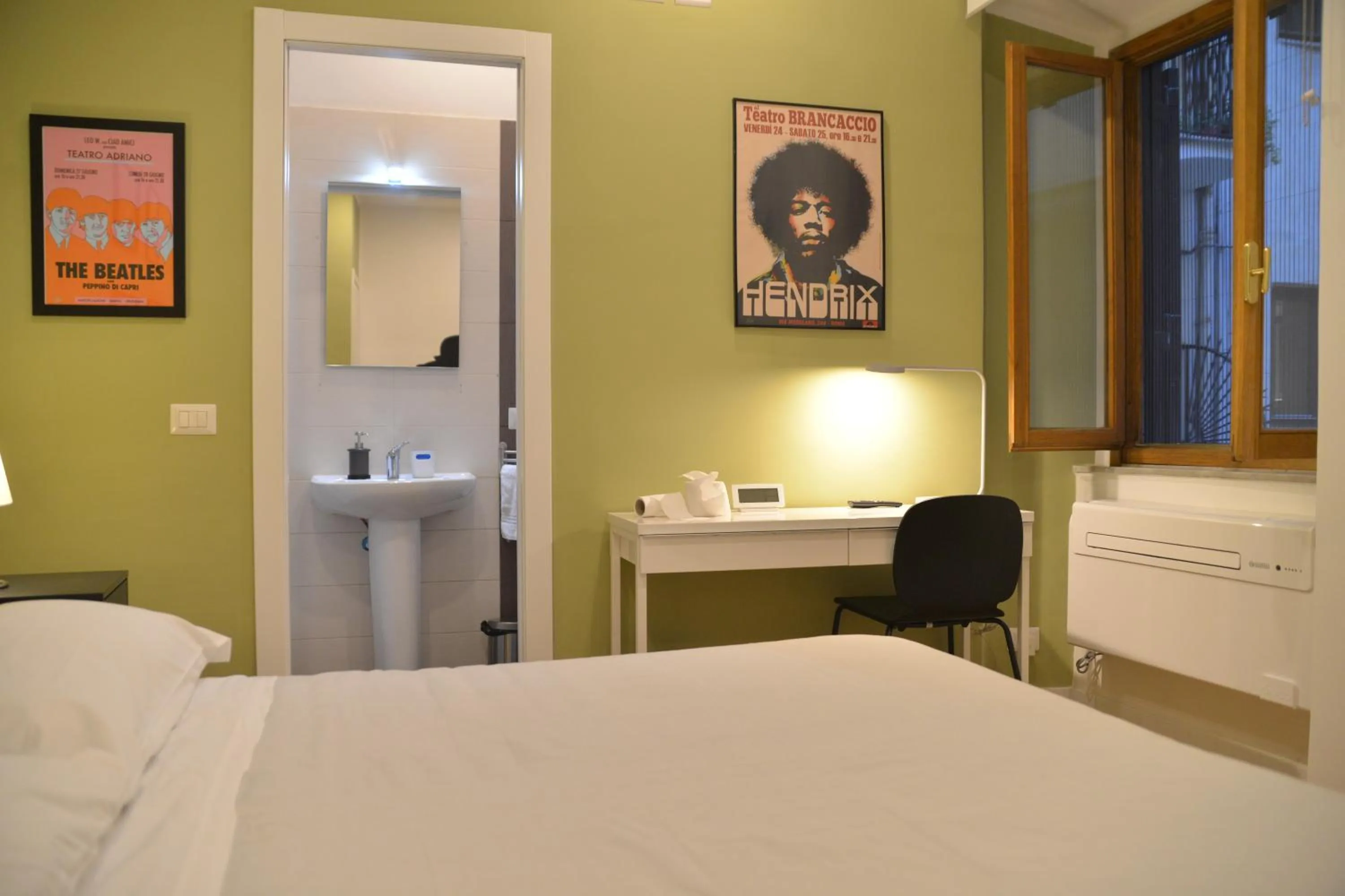 Bed in All You Need is Rome Guesthouse