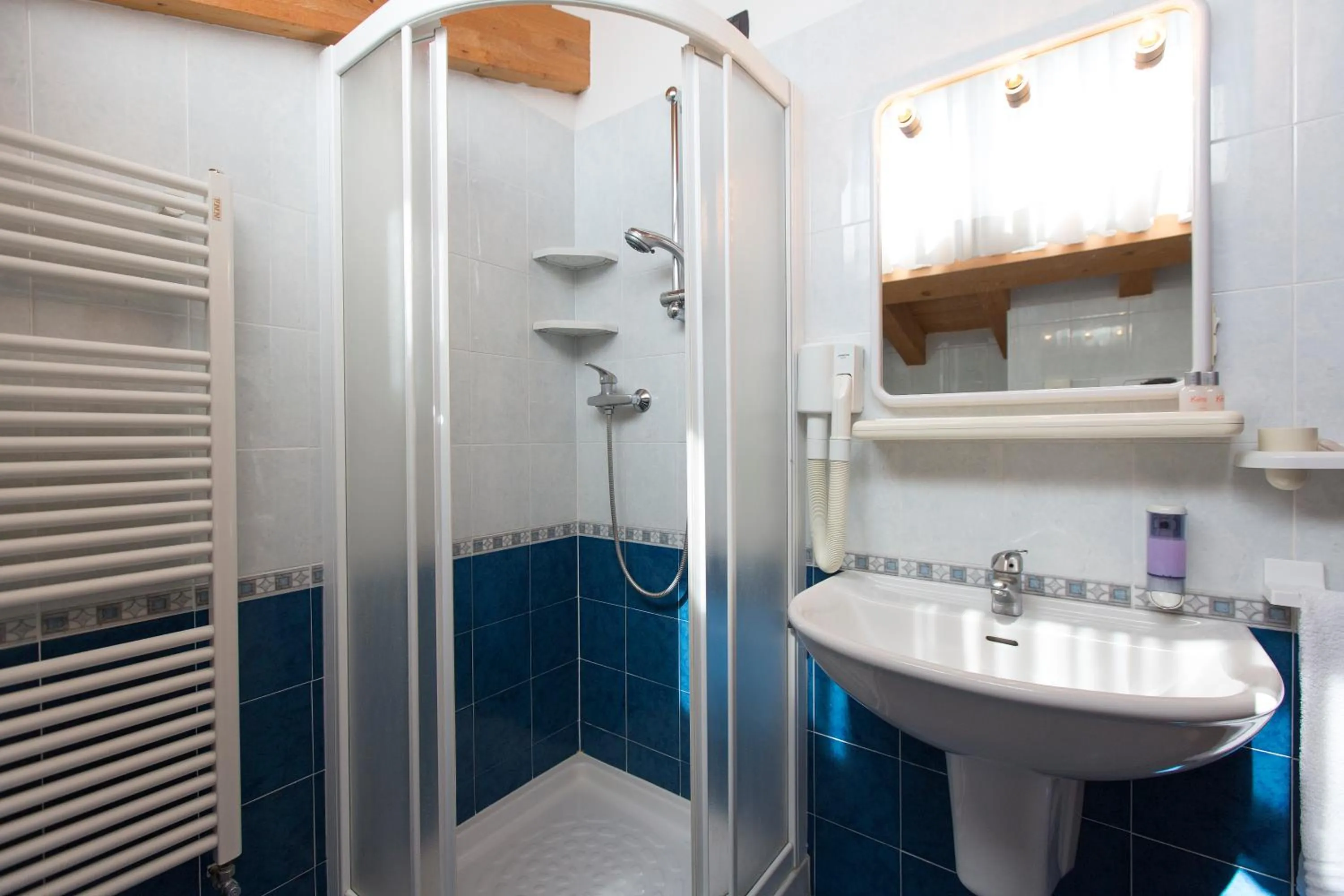 Shower in Hotel Kennedy