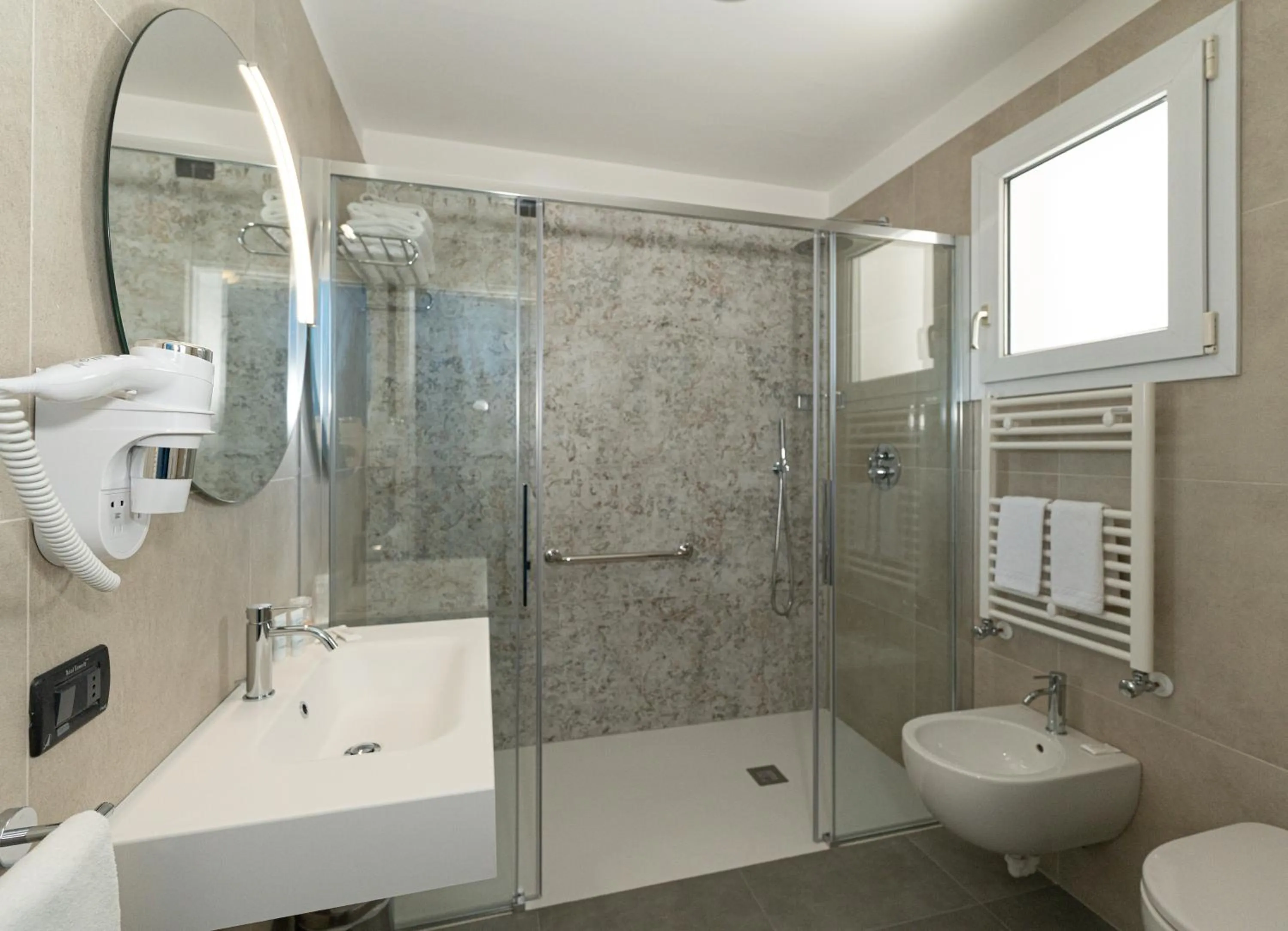 Bathroom in Hotel Kennedy