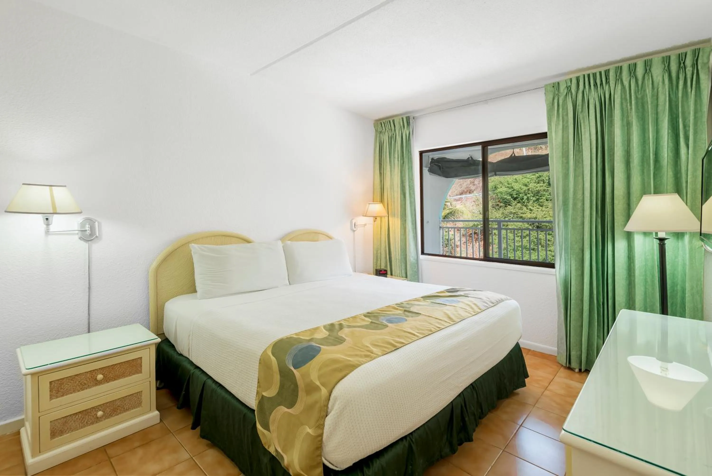 Bedroom, Bed in Belair Beach Hotel