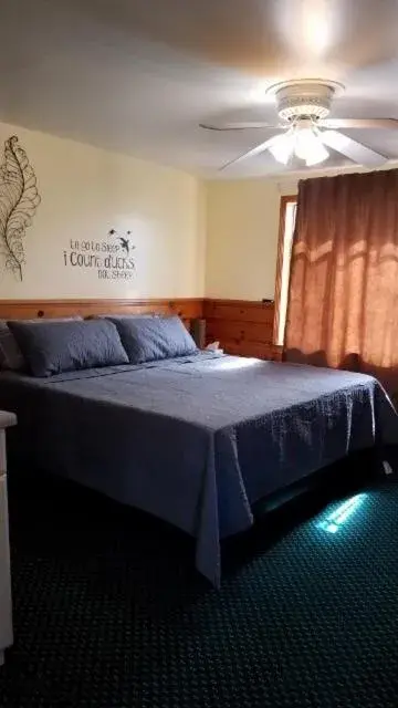 Bed in Stone Mountain Lodge Bed in Stone Mountain Lodge