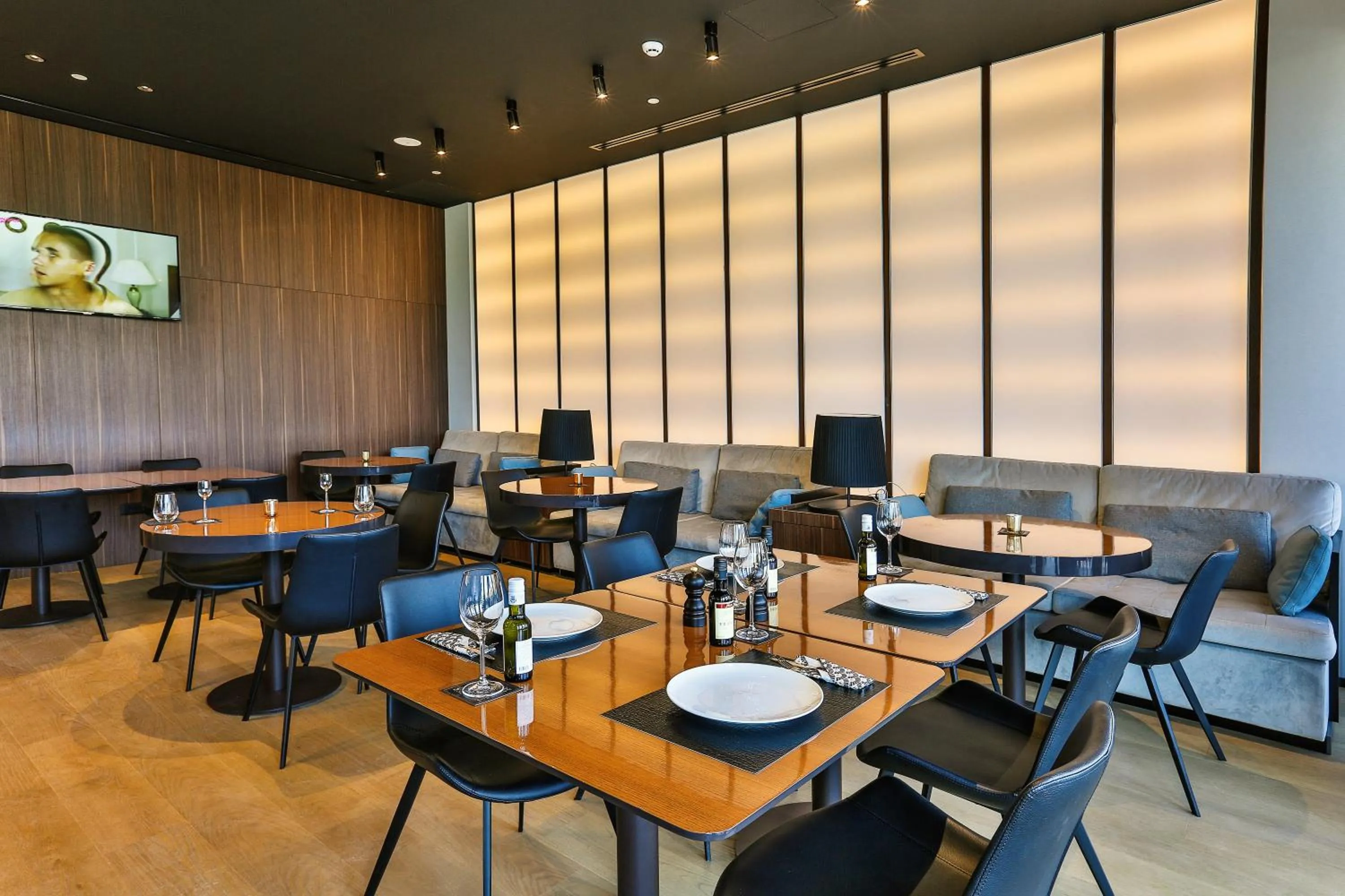 Restaurant/places to eat in Hotel Kalos