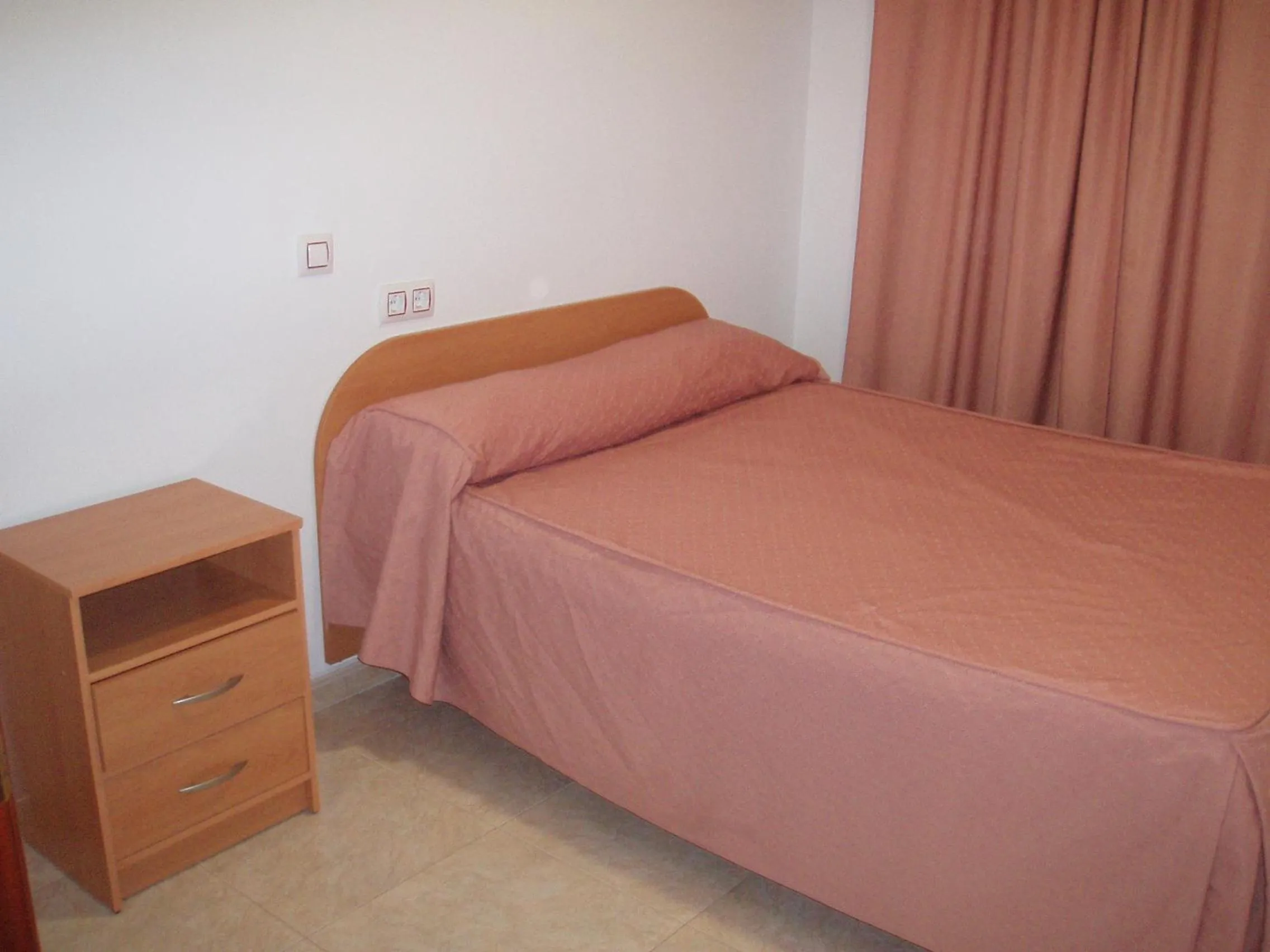 Bed in Apartahotel Los Hermanos