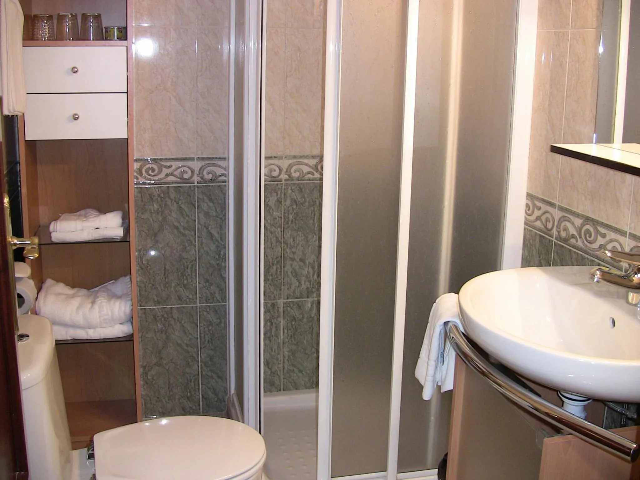 Bathroom in Apartahotel Los Hermanos