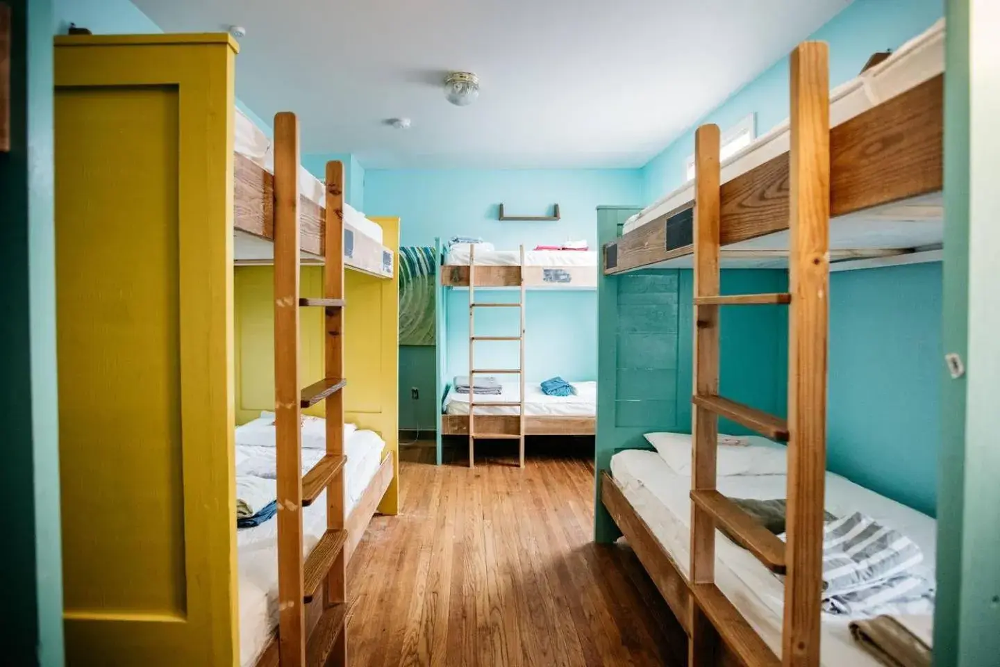 Bed in 10-Bed Mixed Dormitory Room in Hostel Detroit Bed in 10-Bed Mixed Dormitory Room in Hostel Detroit