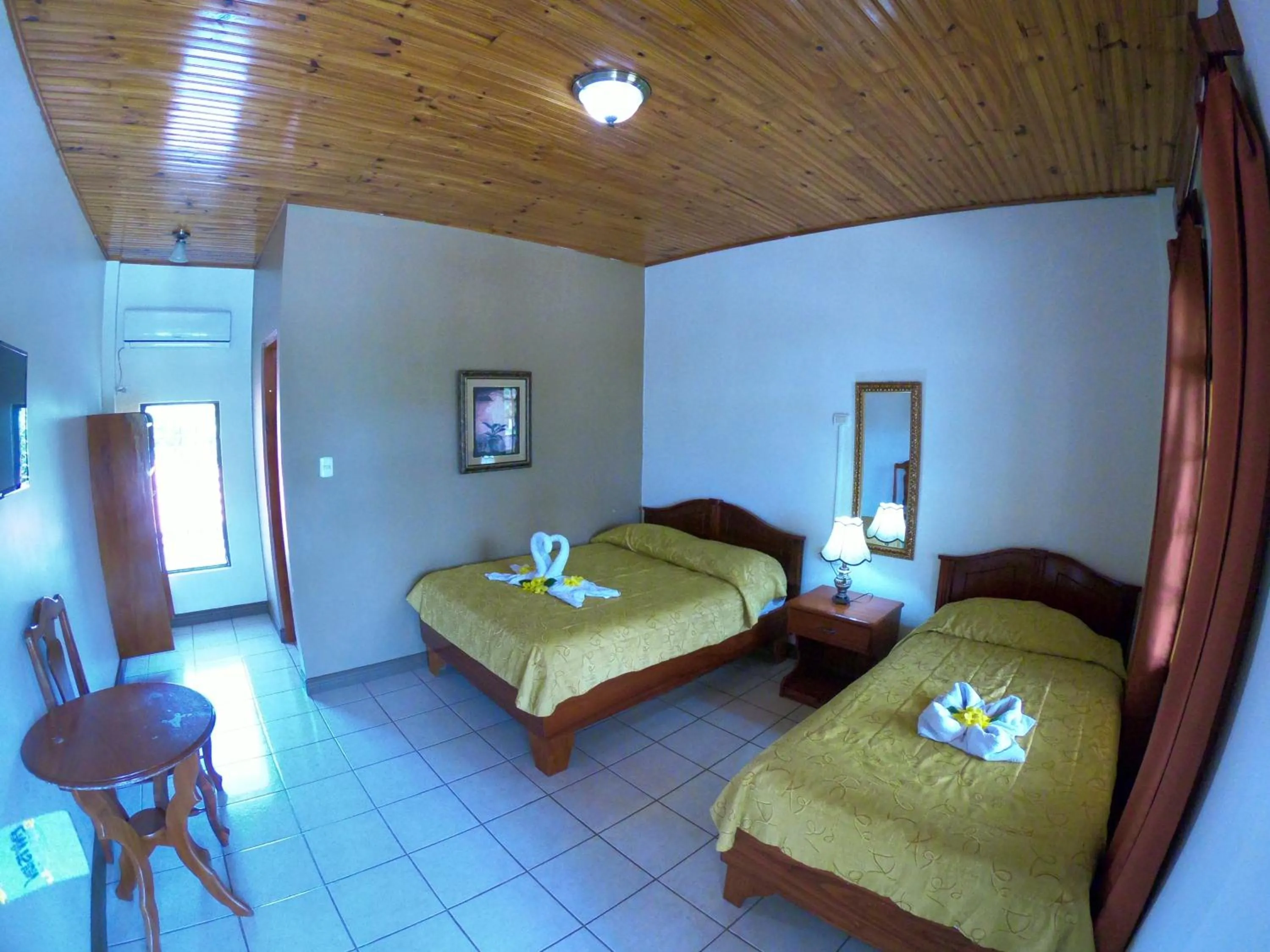 Staff, Bed in Hotel Los Higuerones