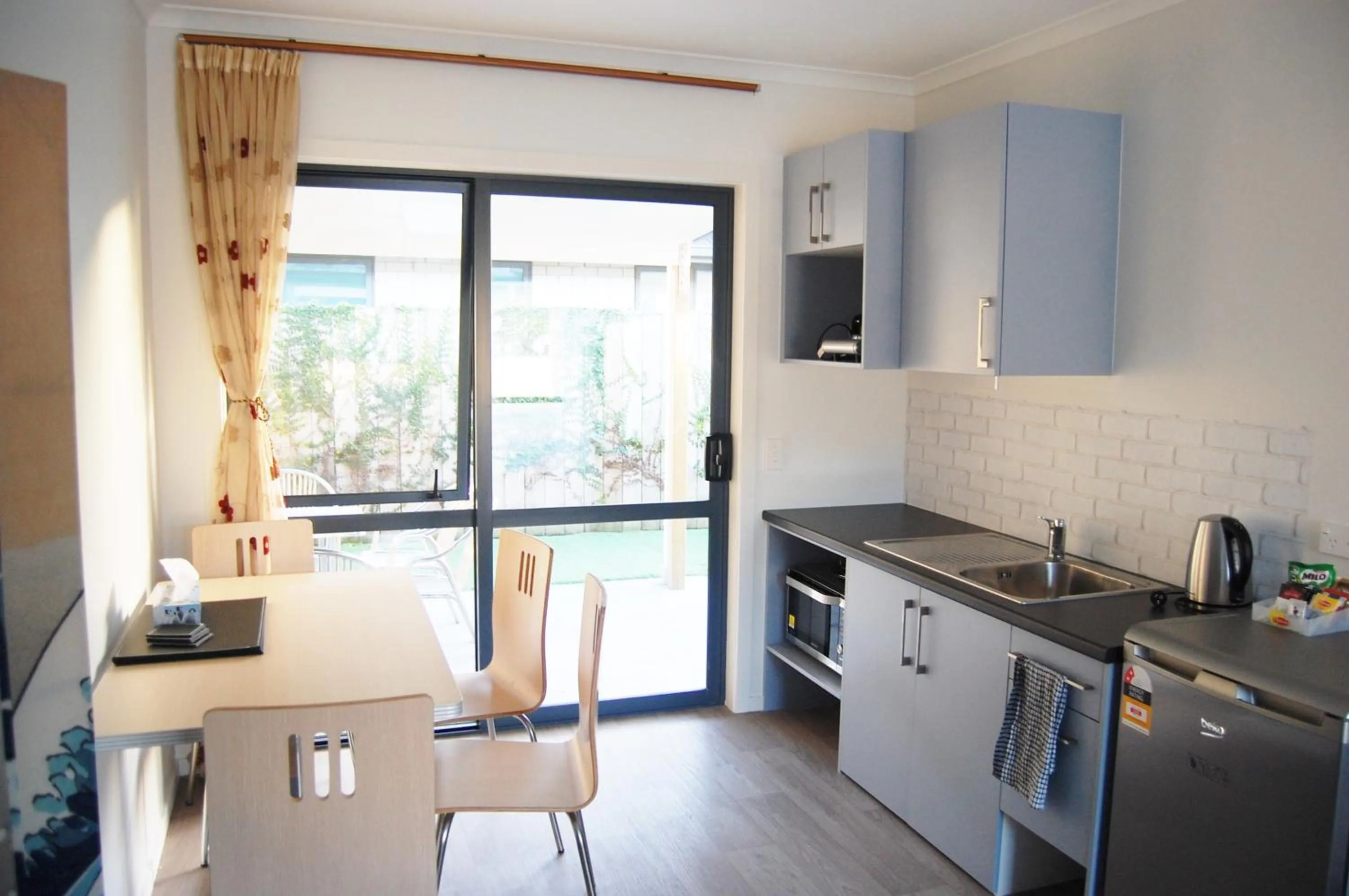 Kitchen or kitchenette in Energy Motor Lodge Papamoa