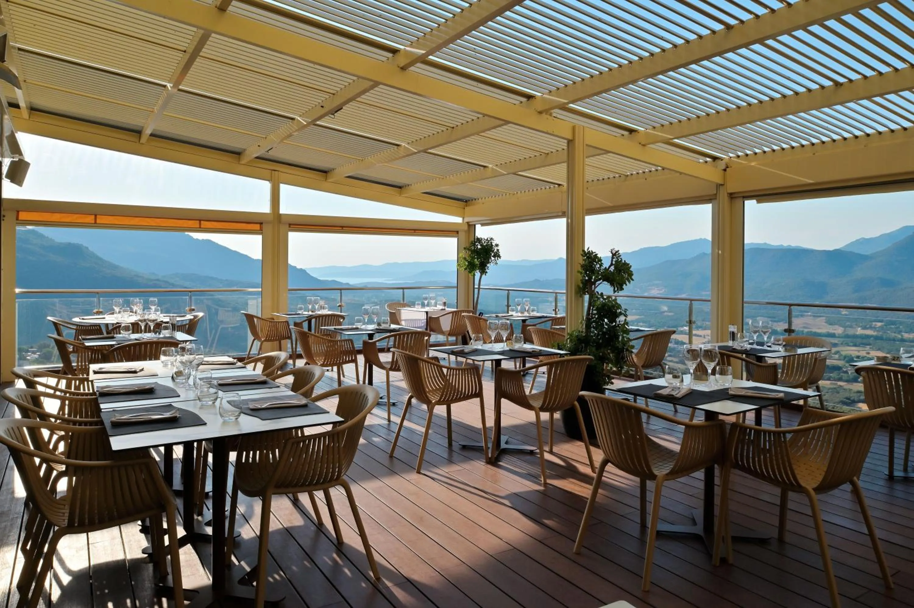 Restaurant/places to eat in Hotel Des Roches