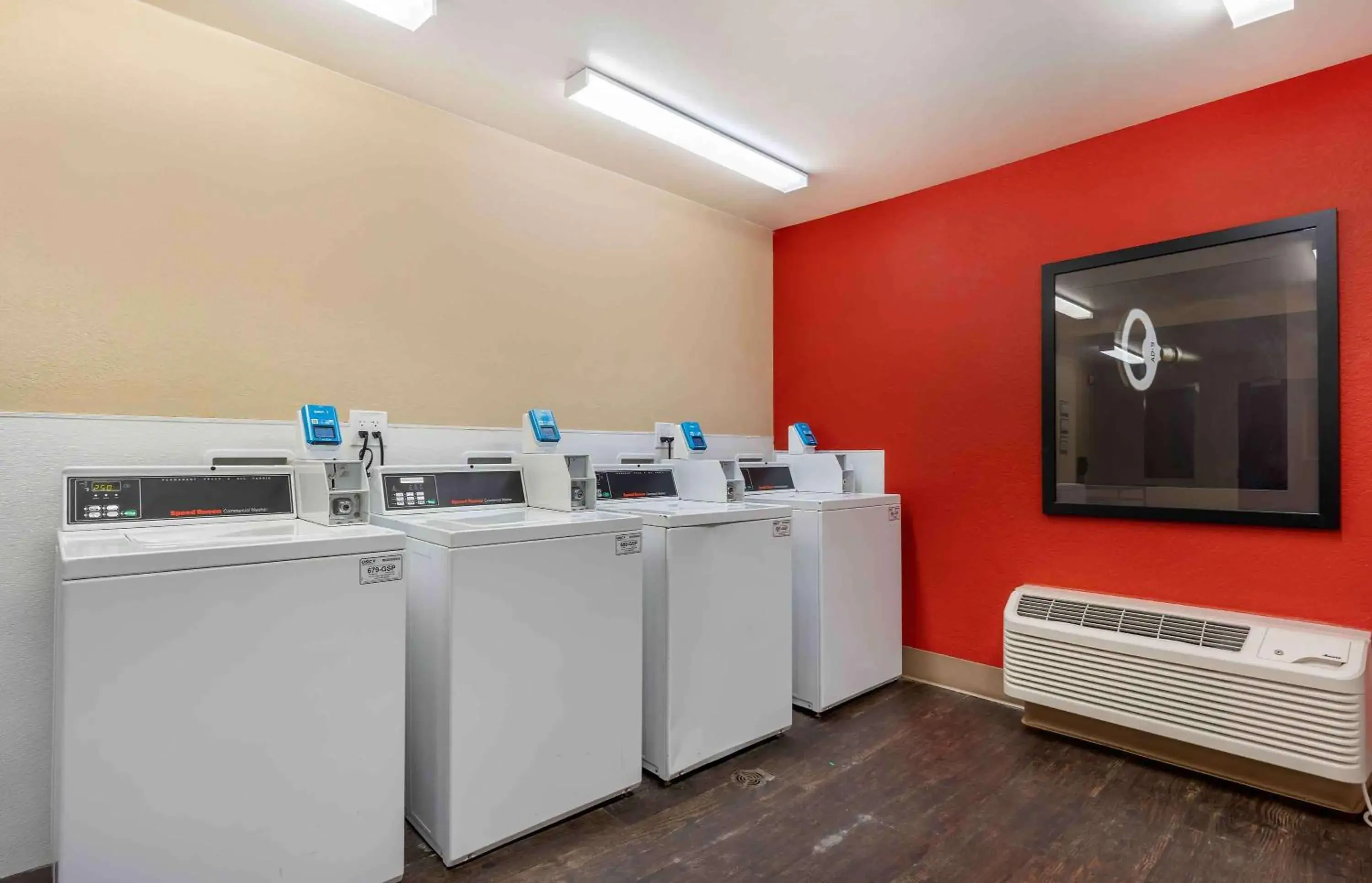 Property building in Extended Stay America Suites - Sacramento - Roseville Property building in Extended Stay America Suites - Sacramento - Roseville