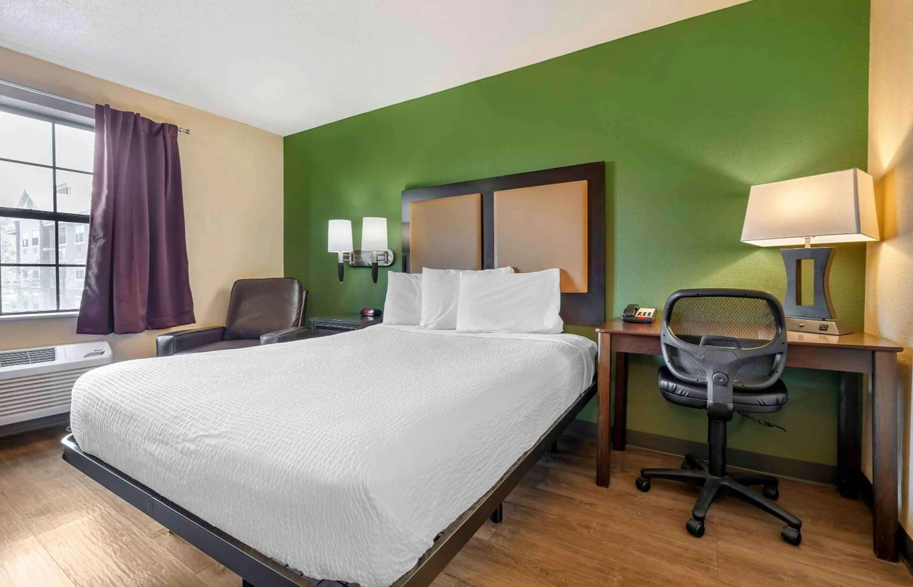 Bedroom, Bed in Extended Stay America Suites - Sacramento - Roseville