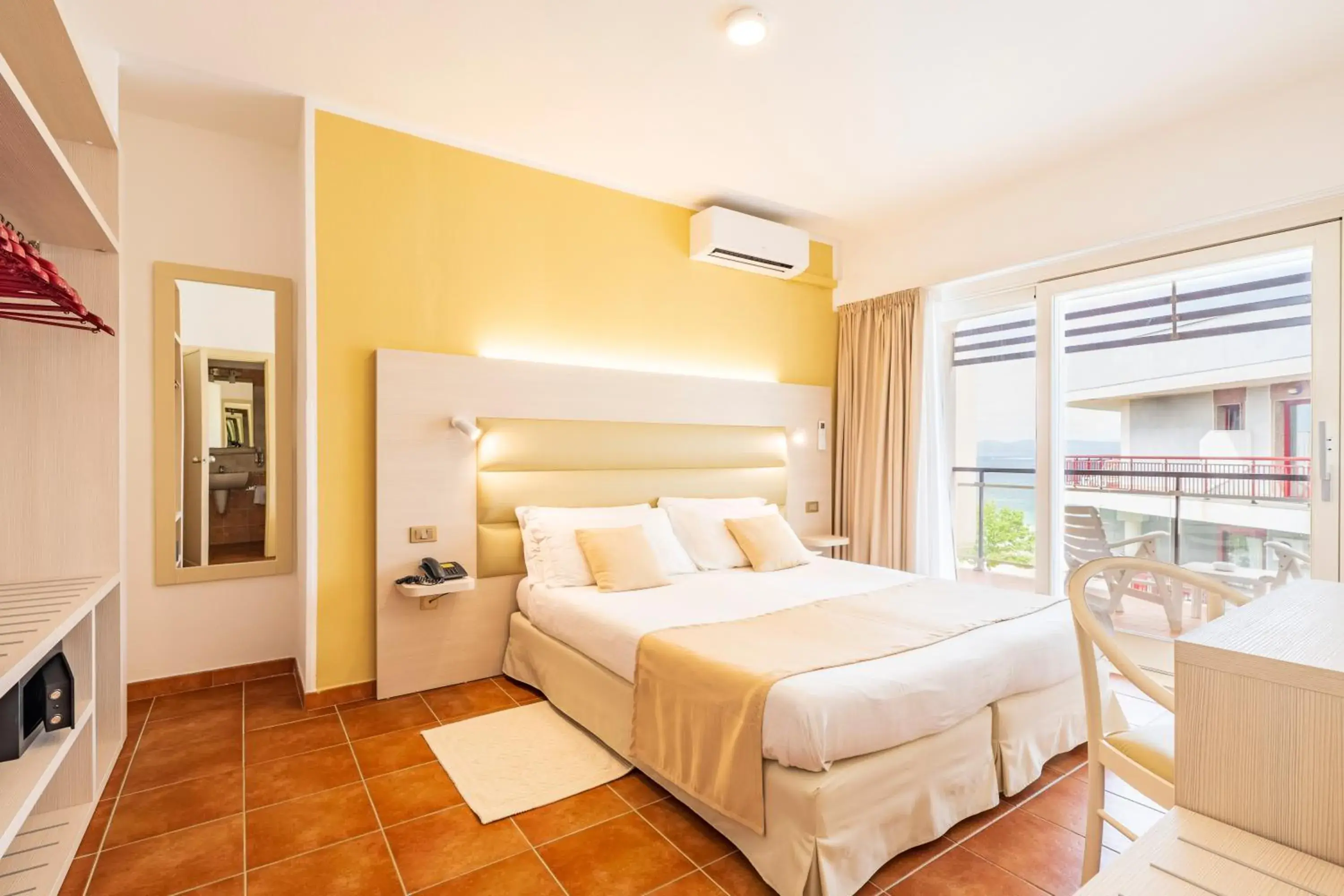 Double or Twin Room with Partial Sea View in Hotel Florida Double or Twin Room with Partial Sea View in Hotel Florida