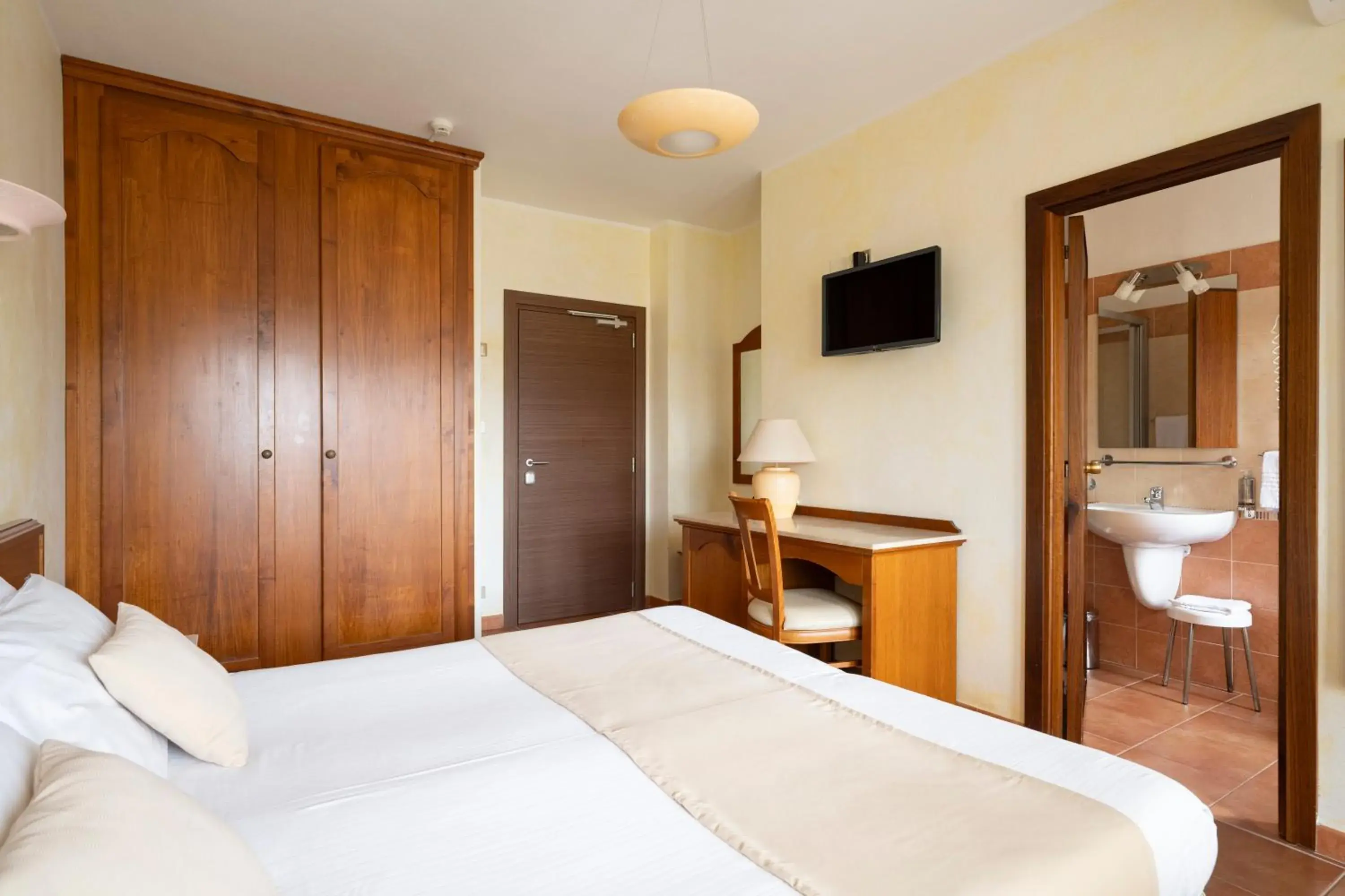 Double Room in Hotel Florida Double Room in Hotel Florida