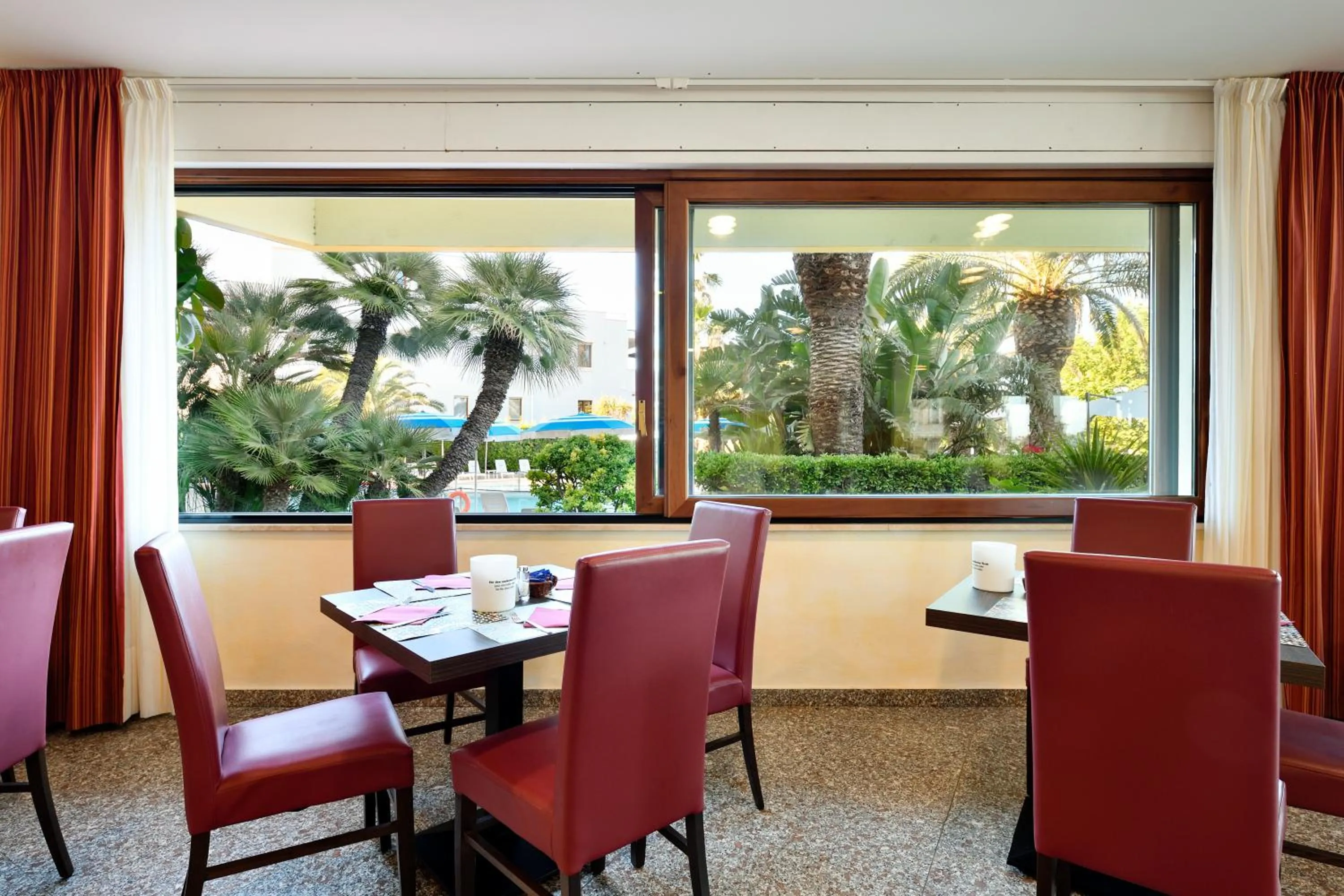 Restaurant/places to eat in Hotel Florida