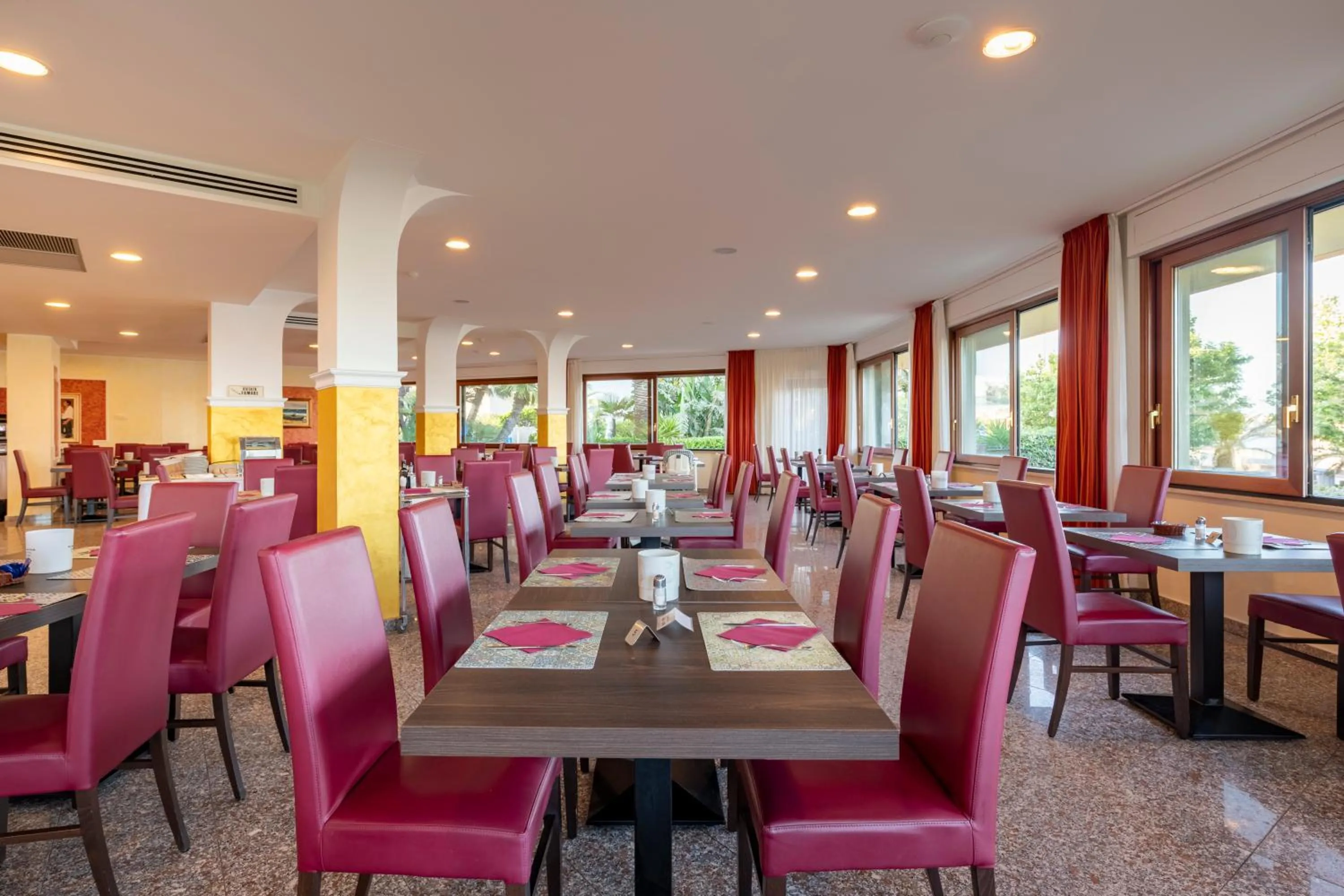 Restaurant/places to eat in Hotel Florida