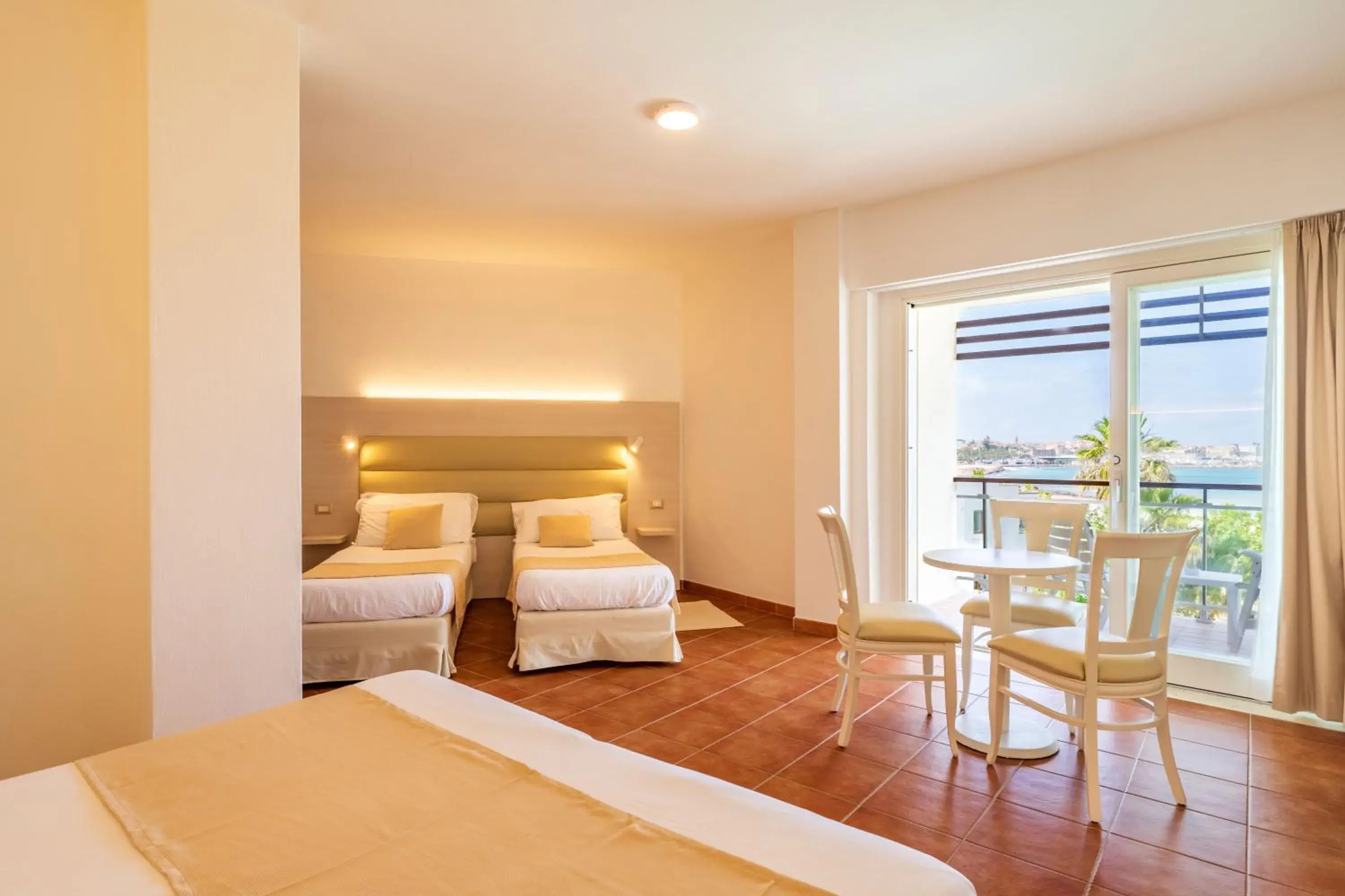 Quadruple Room with Sea or Pool View in Hotel Florida Quadruple Room with Sea or Pool View in Hotel Florida