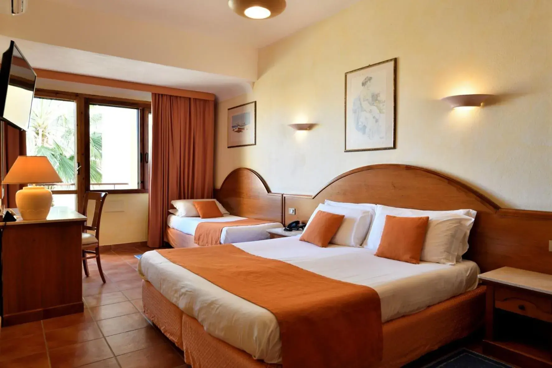 Triple Room in Hotel Florida Triple Room in Hotel Florida