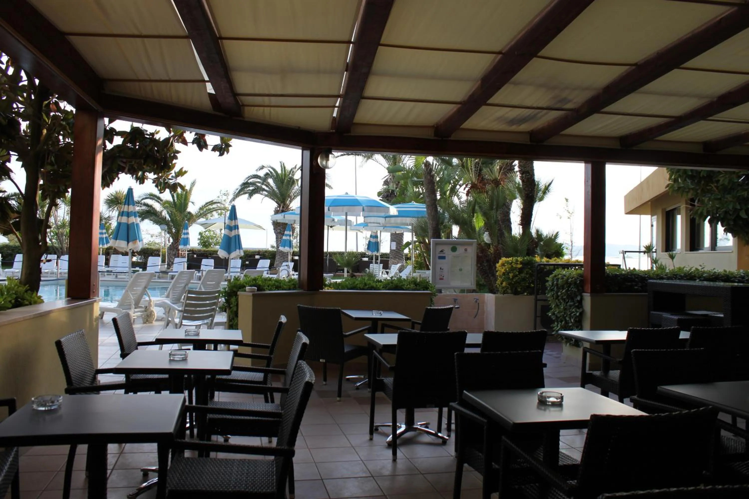 Restaurant/places to eat in Hotel Florida